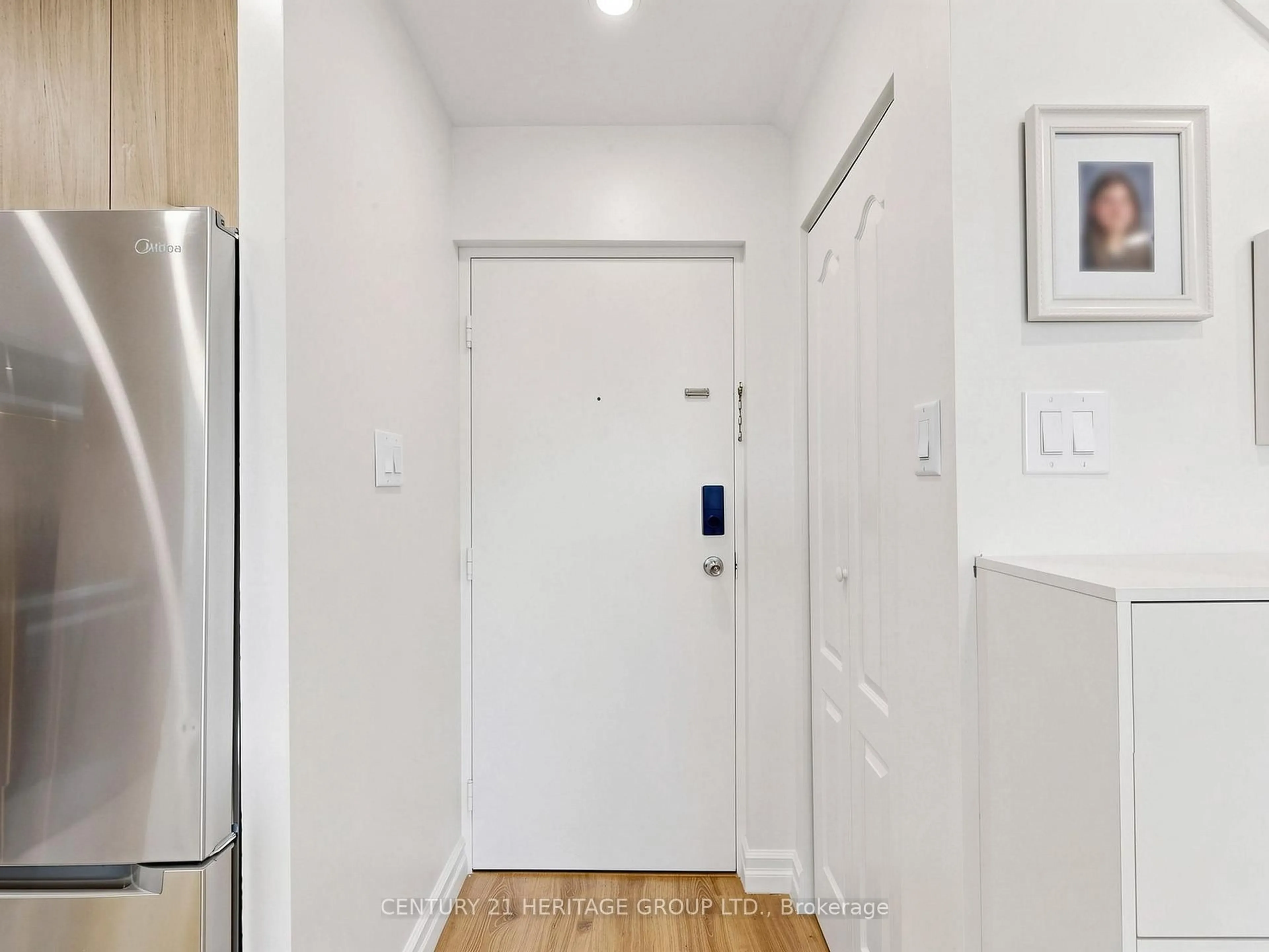 Indoor entryway for 2001 Bonnymede Dr #91, Mississauga Ontario L5J 4H8