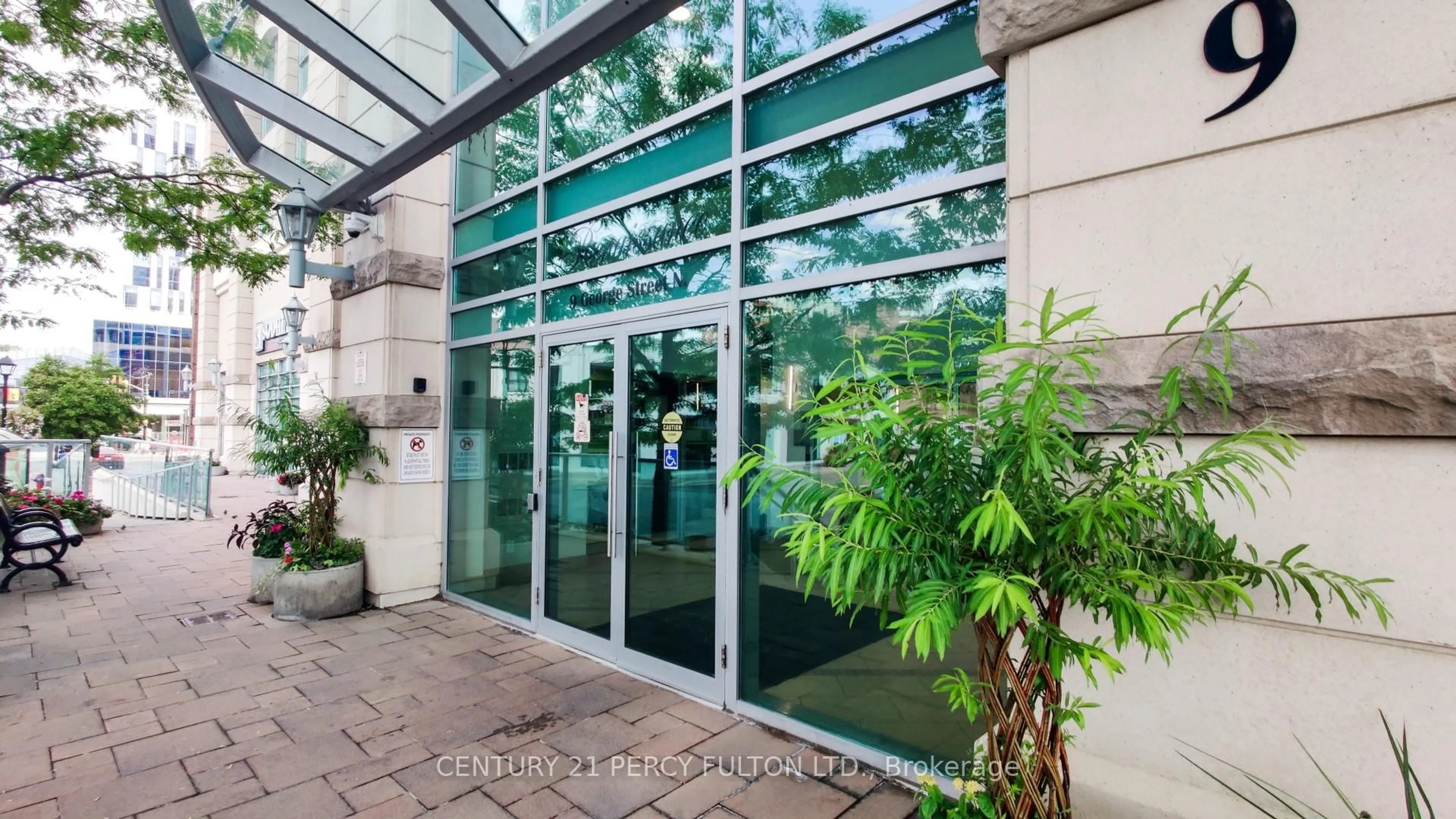 Indoor foyer for 9 George St #1612, Brampton Ontario L6X 0T6