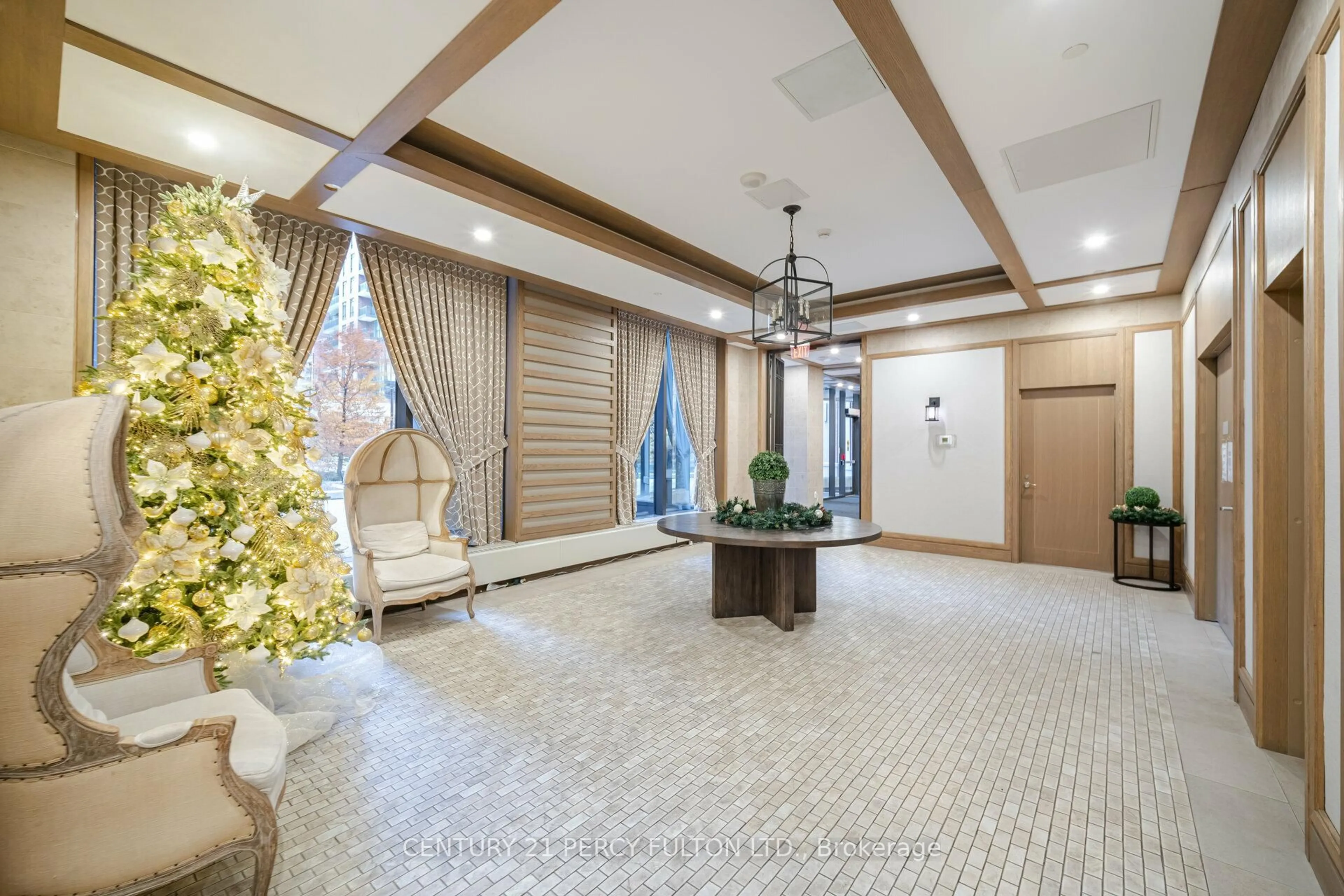 Indoor foyer for 830 Lawrence Ave #501, Toronto Ontario M6A 0B6