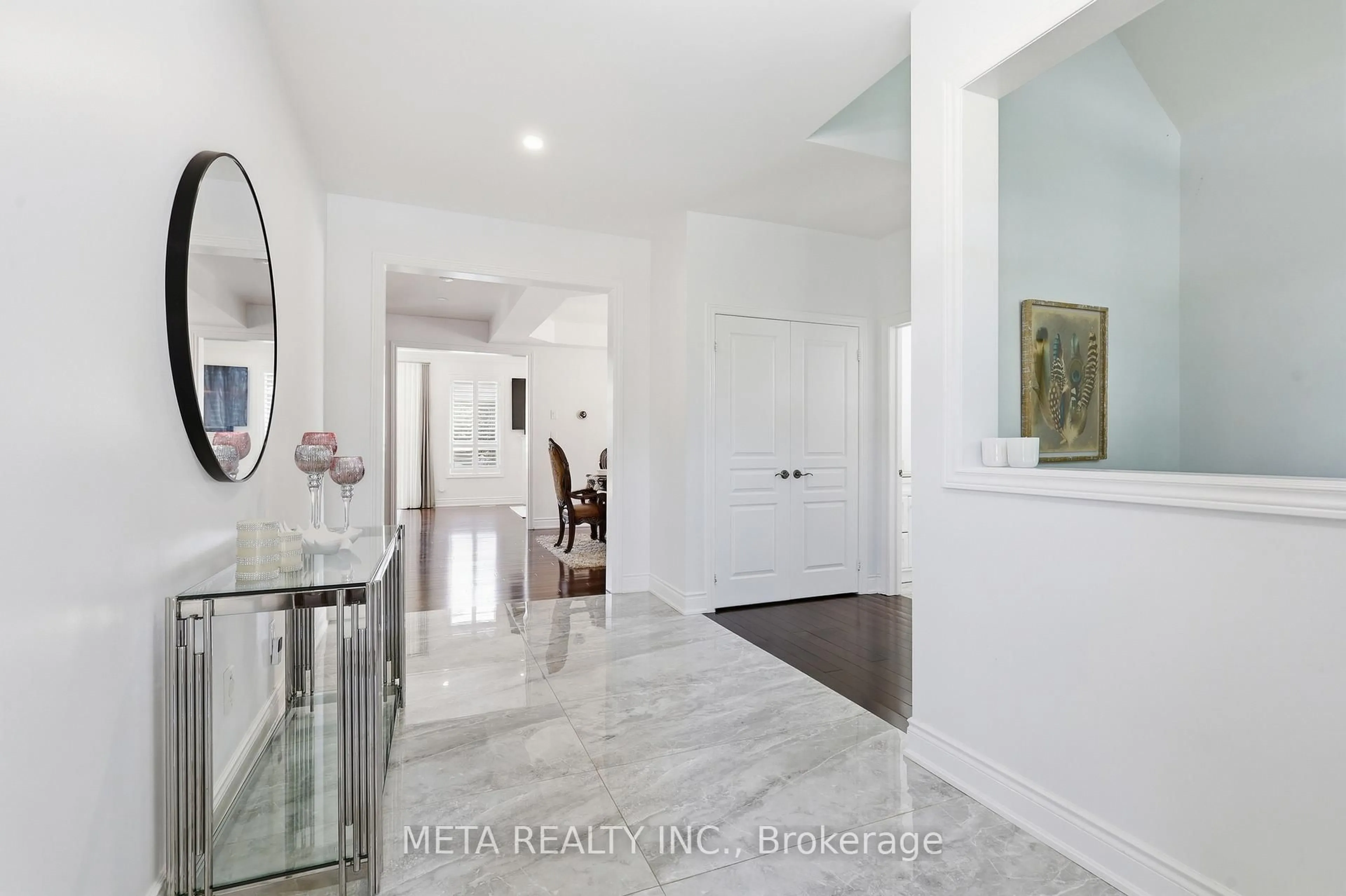 Indoor entryway for 2299 Stratus Dr, Oakville Ontario L6M 4Z9
