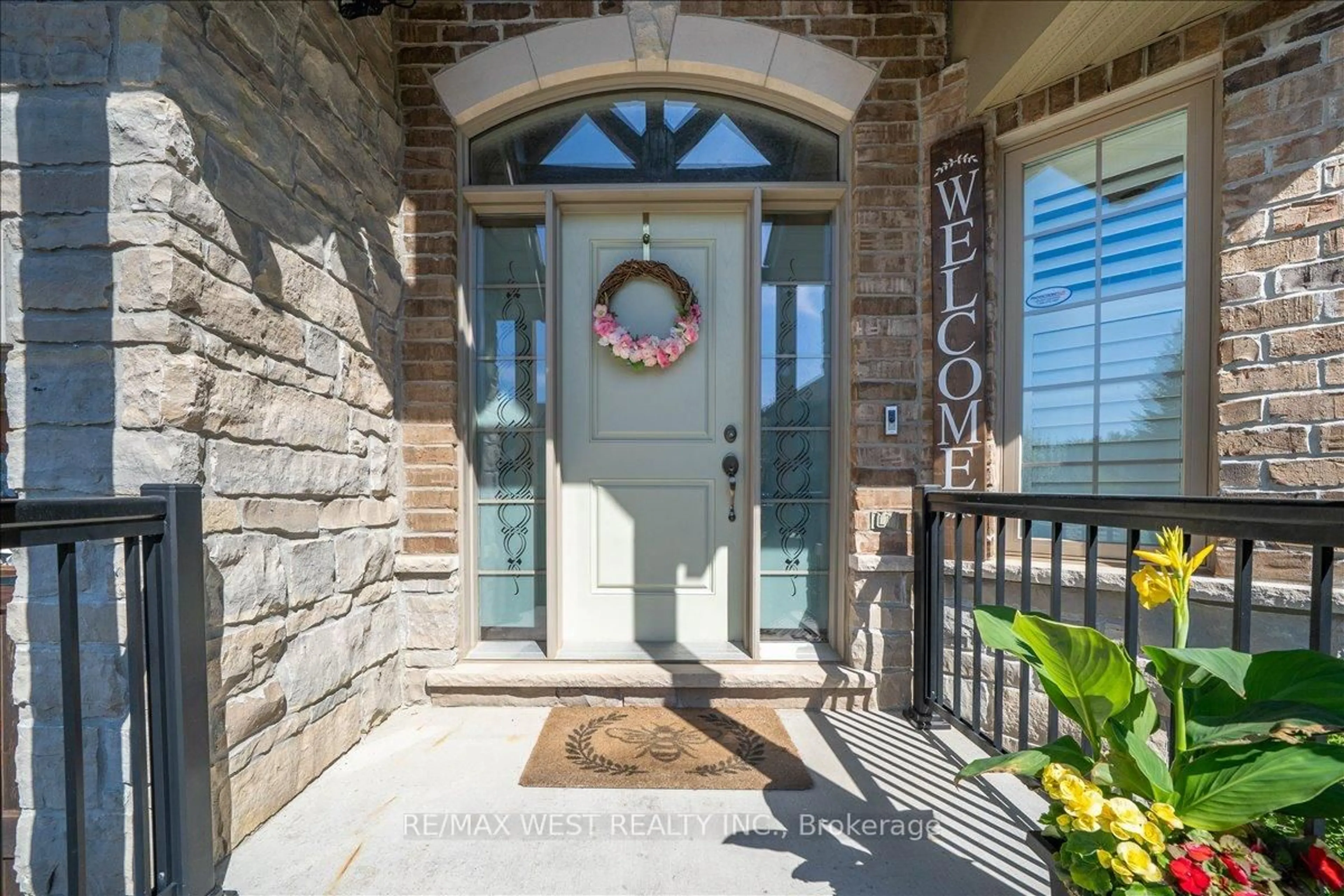 Indoor entryway for 2 Reddington Dr #2, Caledon Ontario L7E 4C4