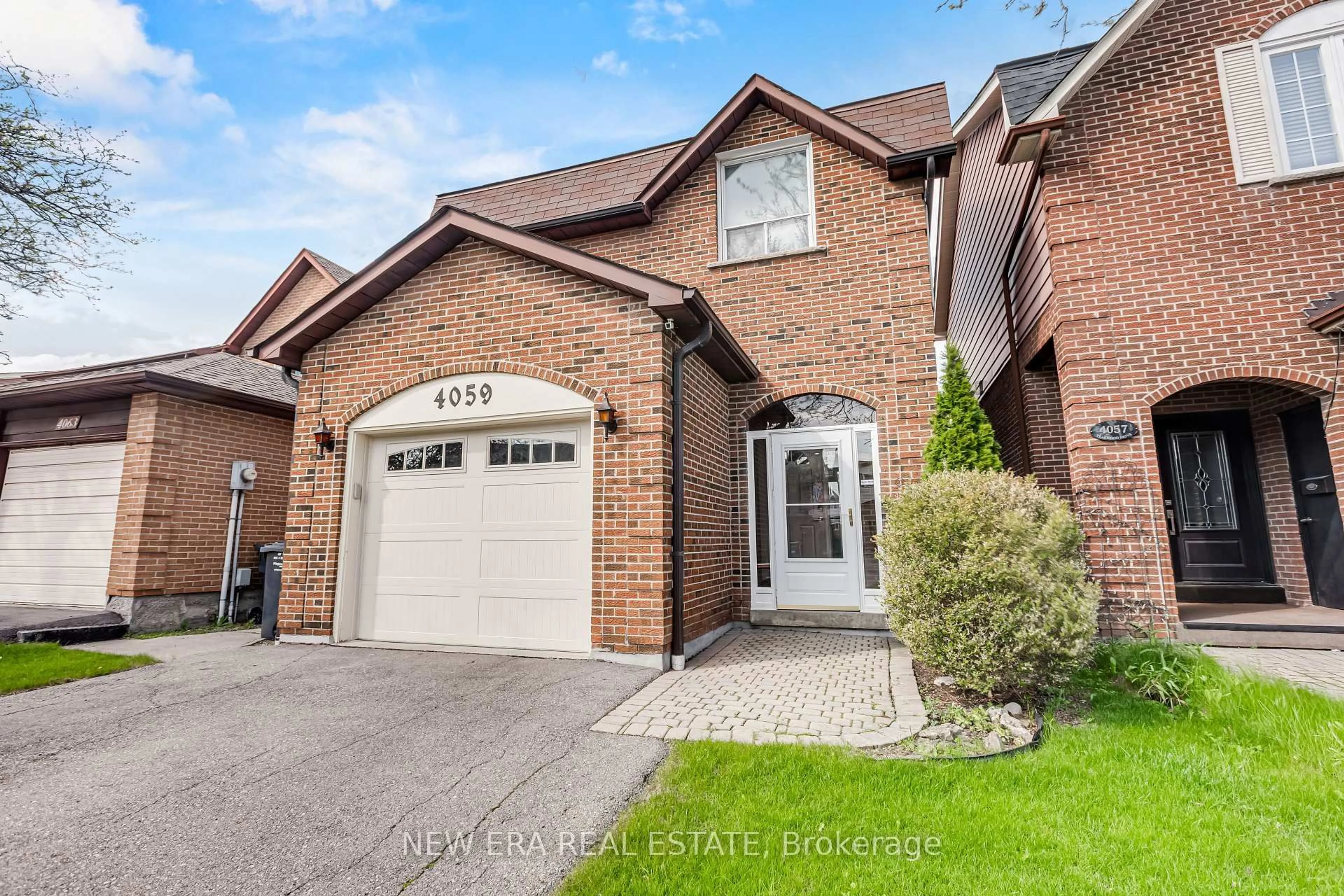 Home with brick exterior material, street for 4059 Teakwood Dr, Mississauga Ontario L5C 3L3