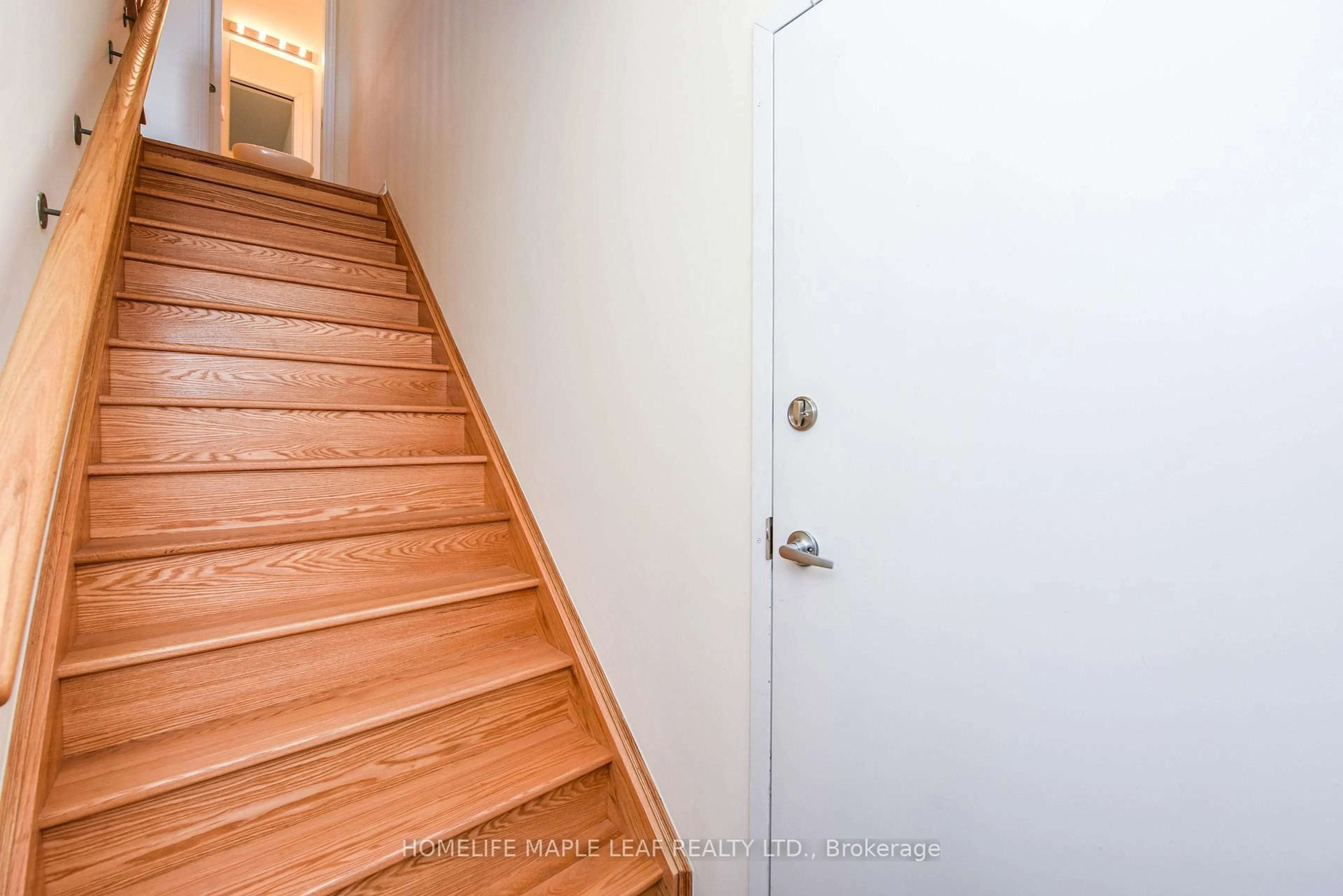 Indoor entryway for 30 Halliford Pl #206, Brampton Ontario L6P 4R1