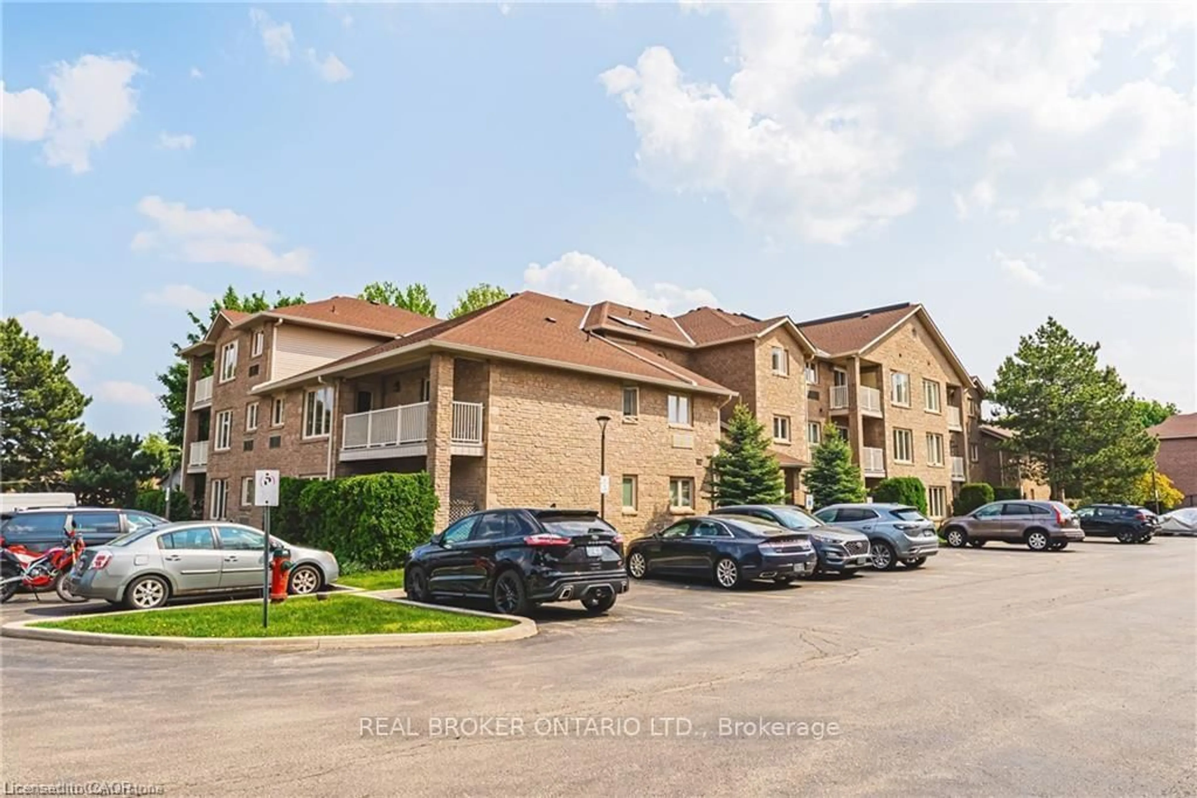 Patio, unknown for 3050 Pinemeadow Dr #30, Burlington Ontario L7M 3X5