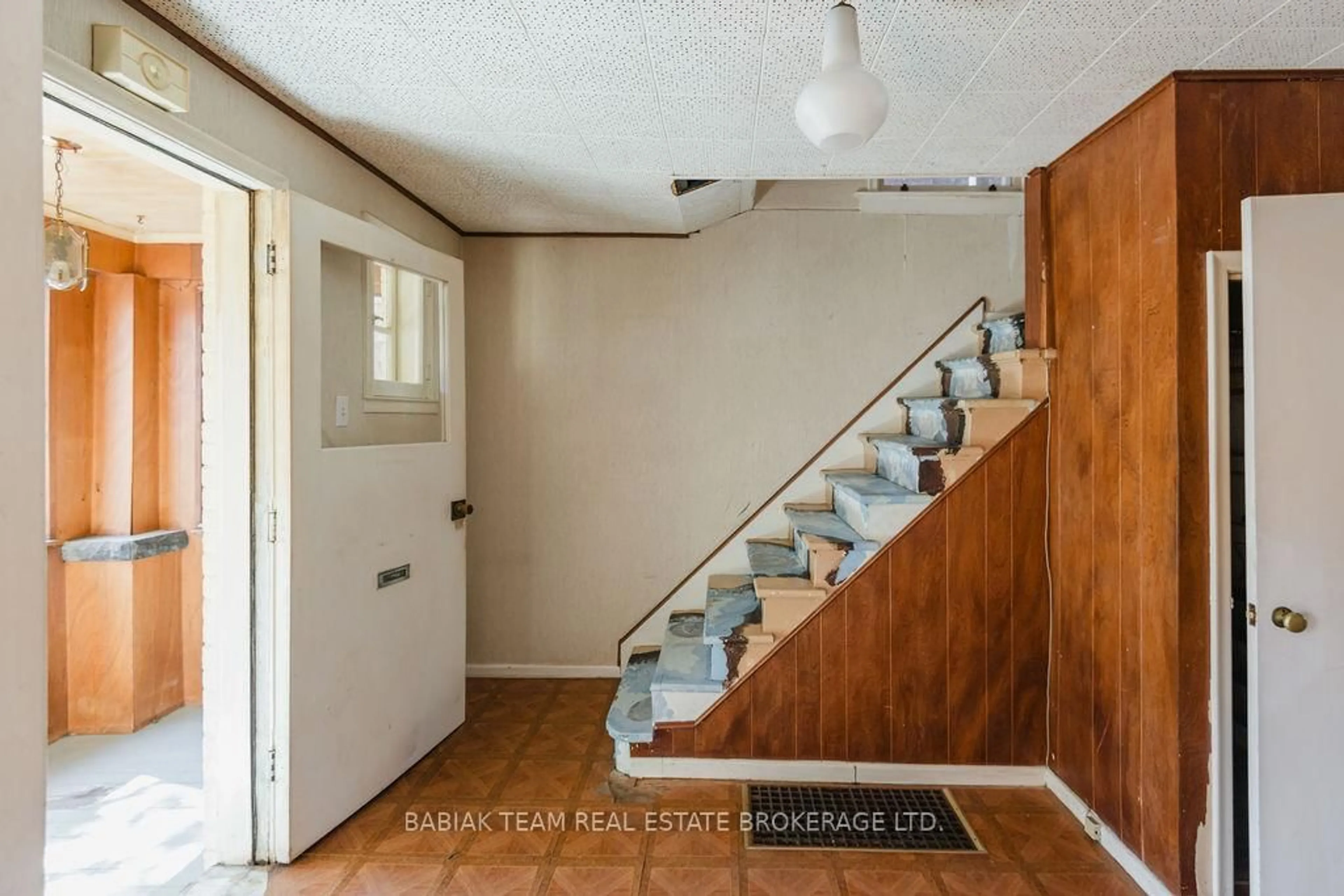 Stairs for 32 Radford Ave, Toronto Ontario M6R 1Z6
