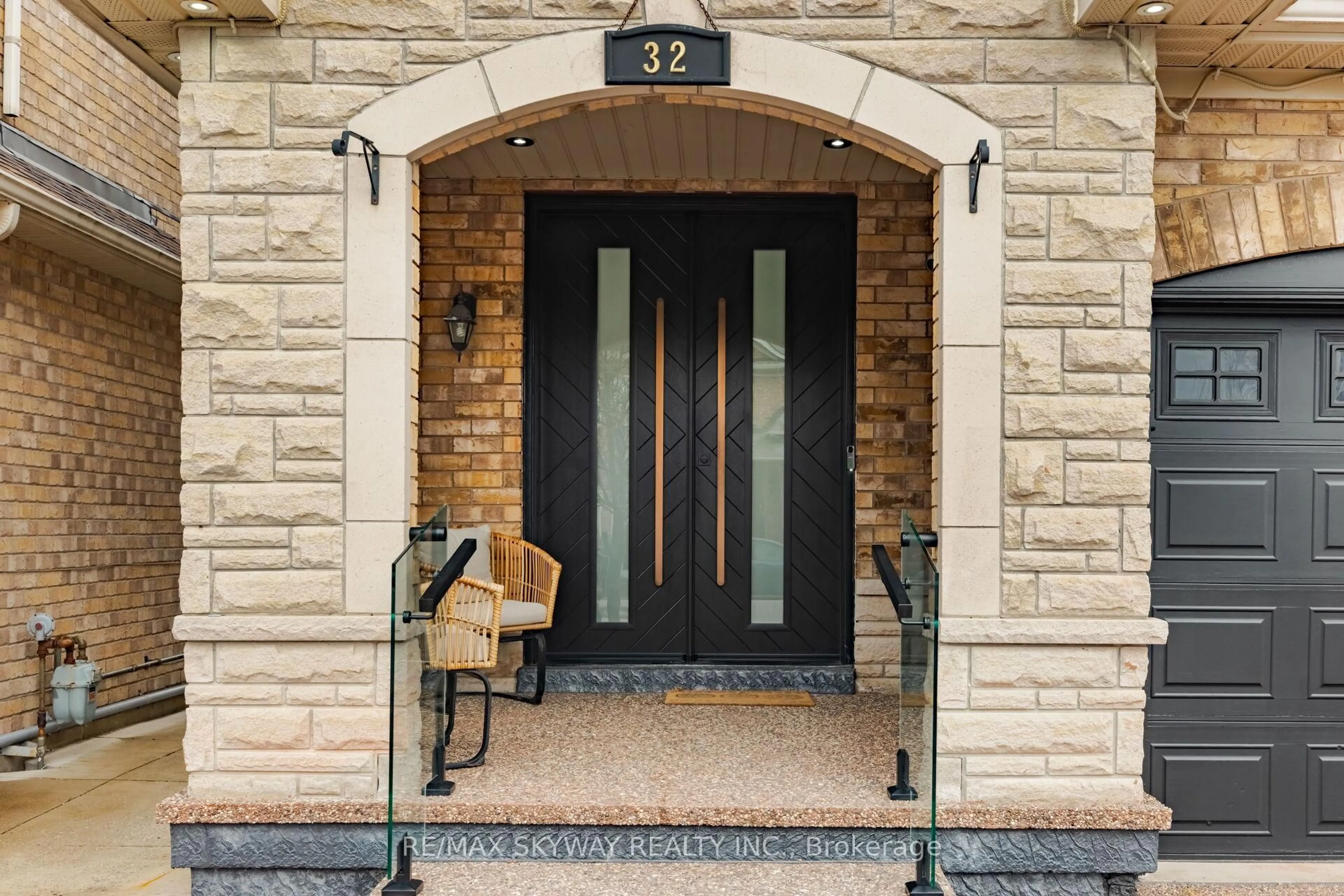 Indoor entryway for 32 Lady Belle Cres, Brampton Ontario L6R 3B6