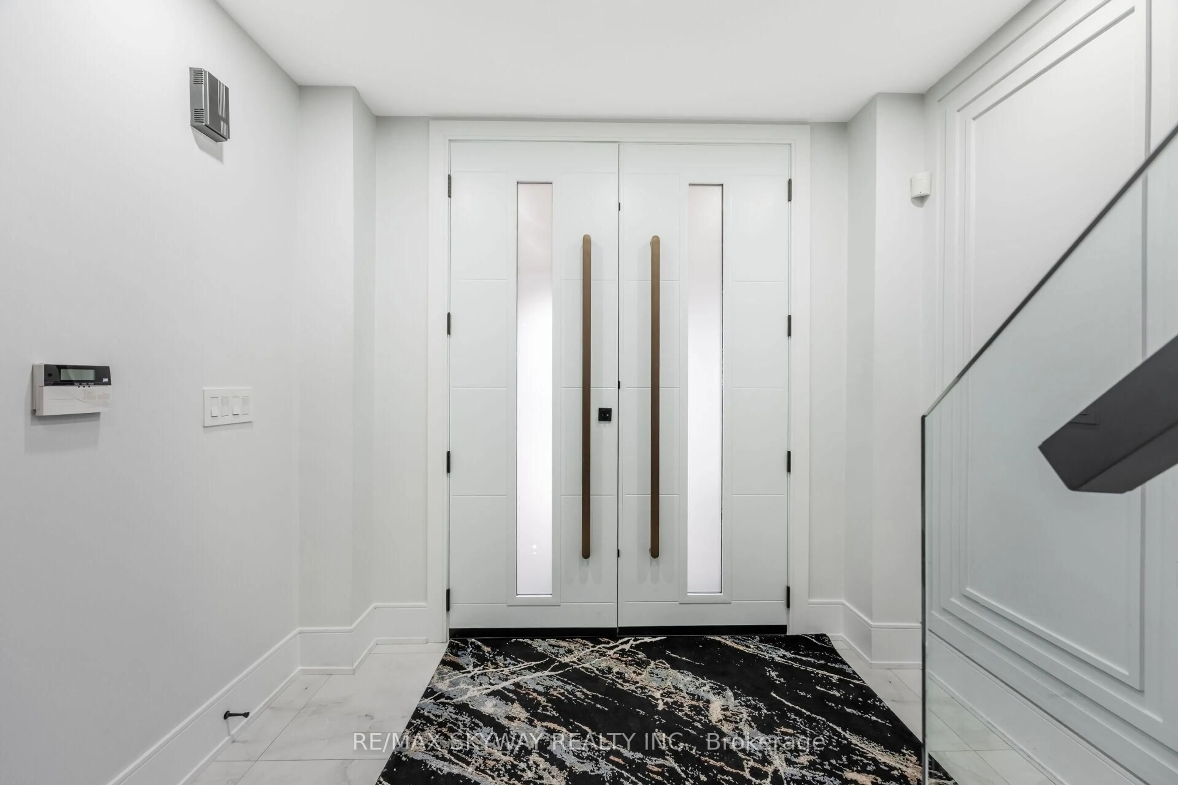 Indoor entryway for 32 Lady Belle Cres, Brampton Ontario L6R 3B6