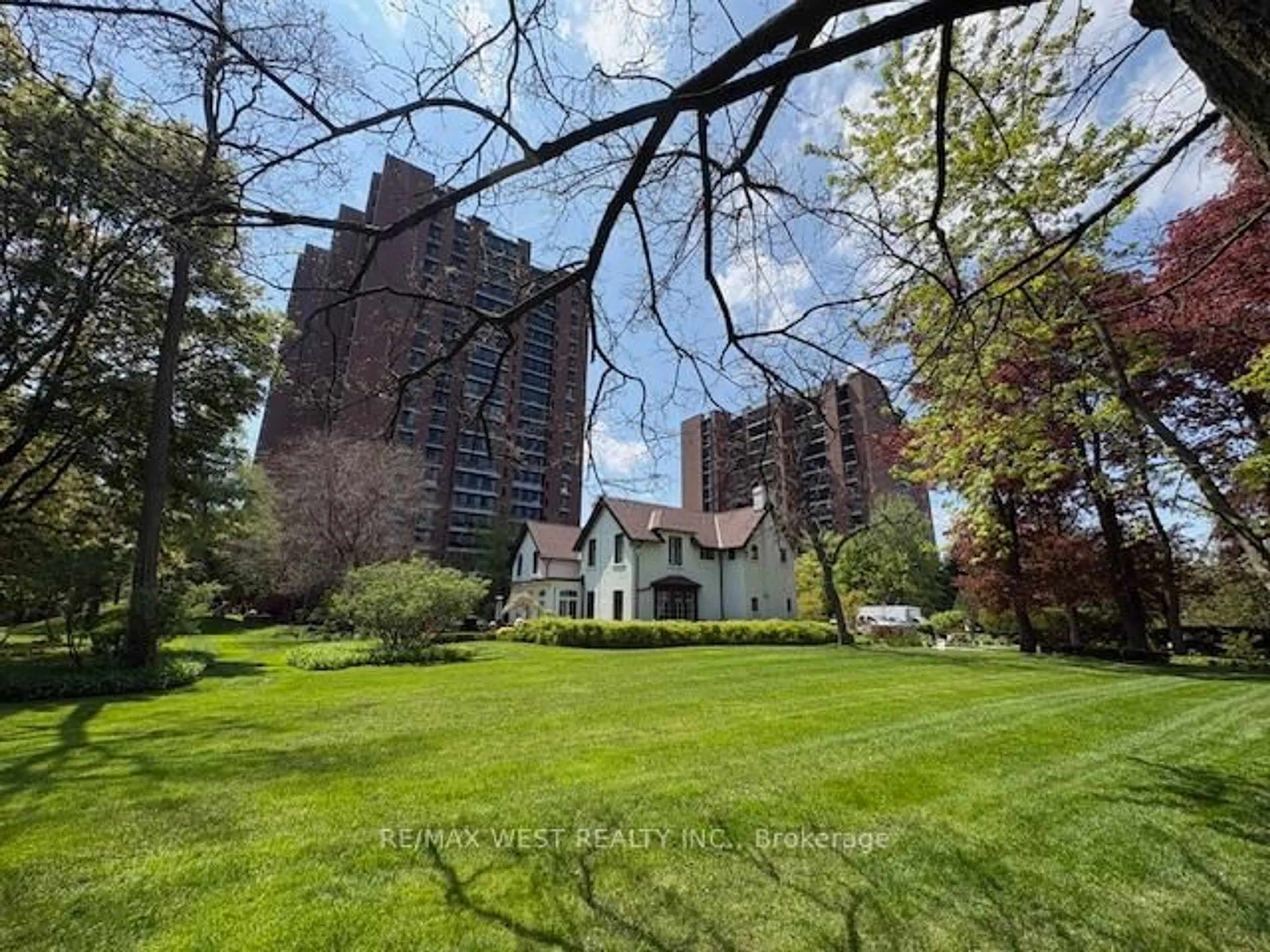 A pic from outside/outdoor area/front of a property/back of a property/a pic from drone, unknown for 1400 Dixie Rd #604, Mississauga Ontario L5E 3E1