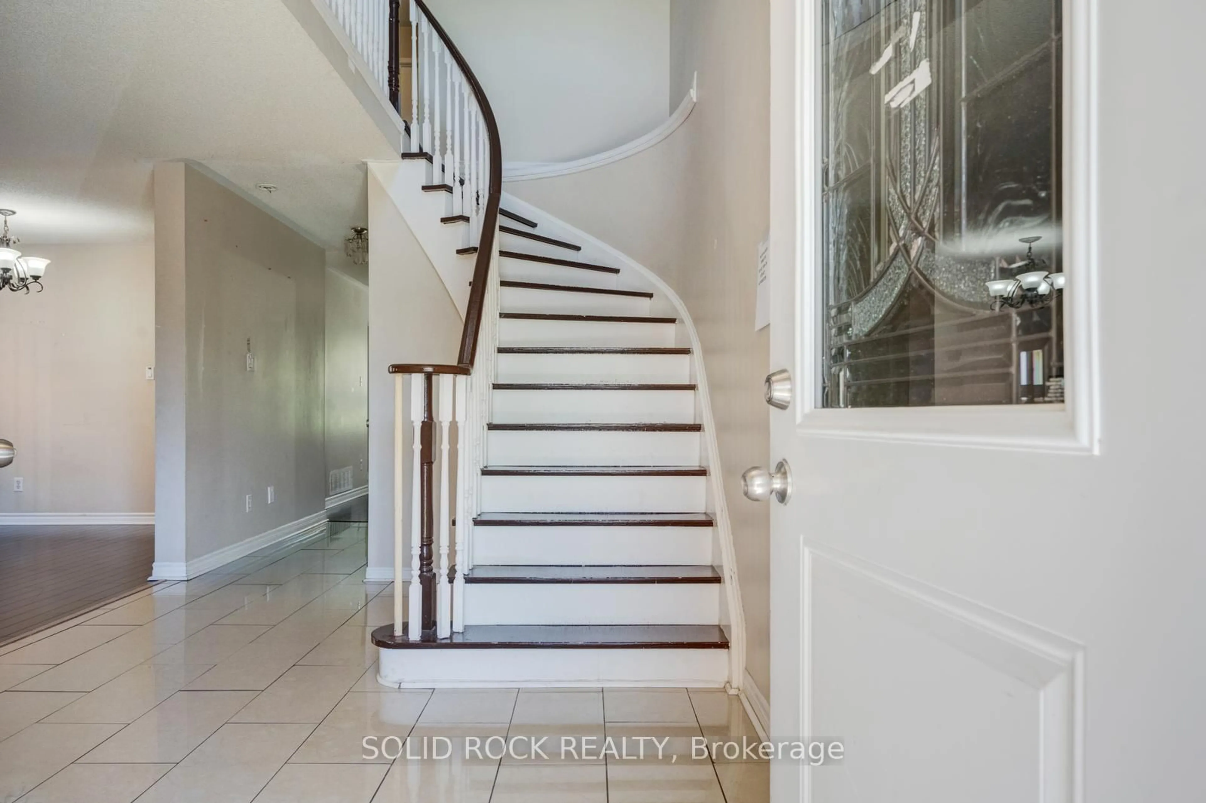 Stairs for 58 Ravenscliffe Crt, Brampton Ontario L6X 4N9