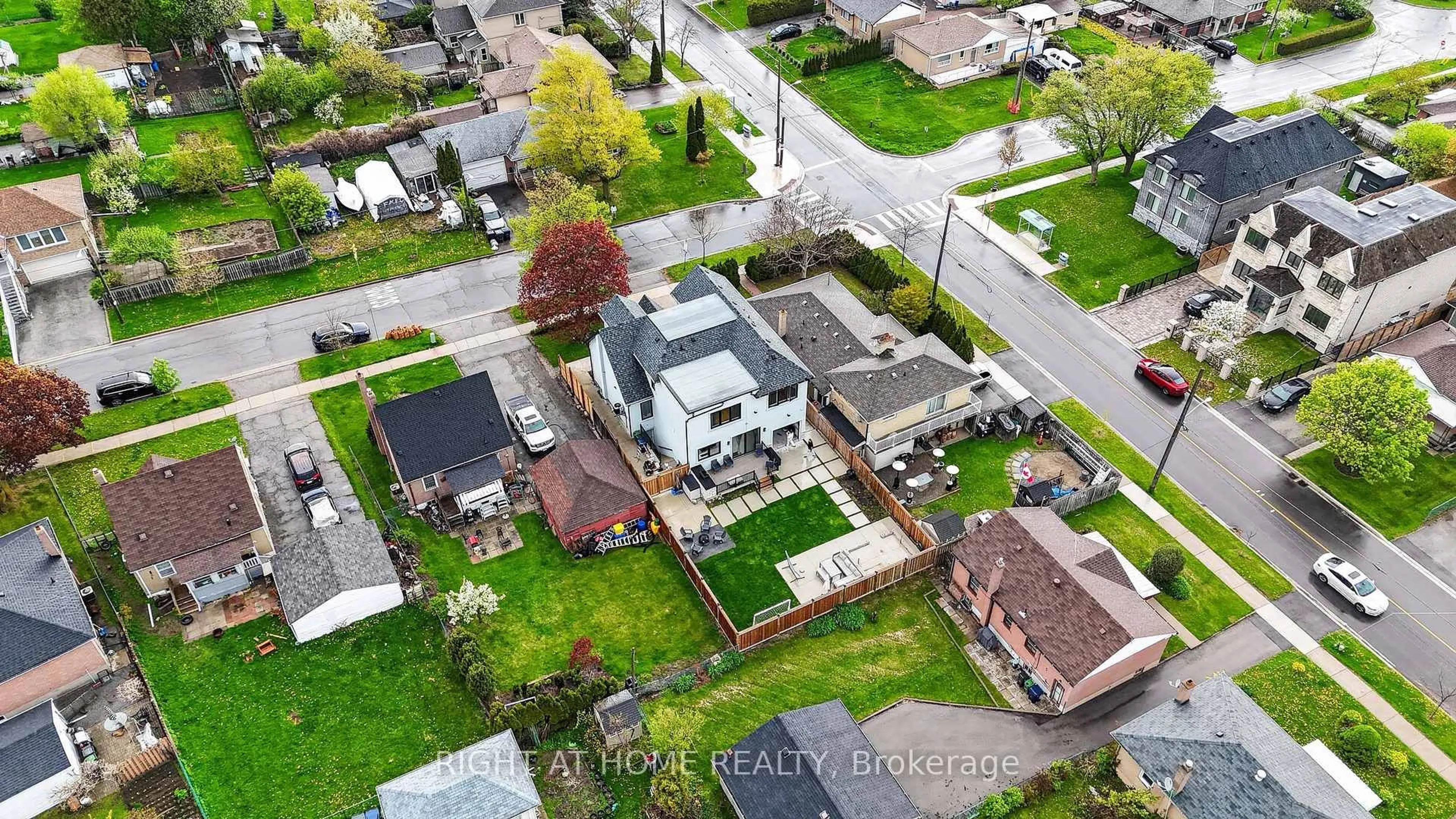 A pic from outside/outdoor area/front of a property/back of a property/a pic from drone, street for 17 Exbury Rd, Toronto Ontario M3M 1P6