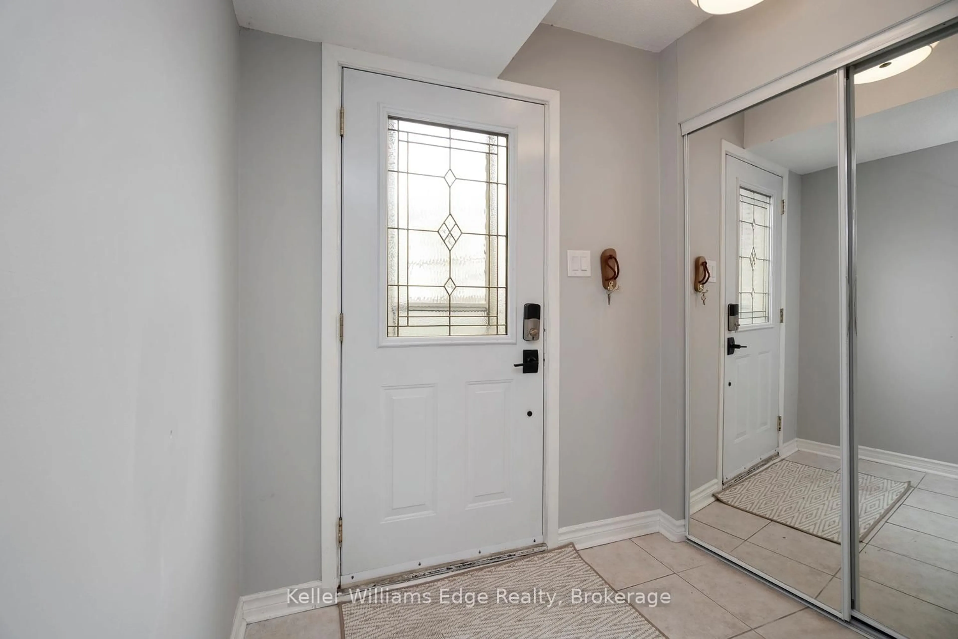 Indoor entryway for 7340 Copenhagen Rd #20, Mississauga Ontario L5N 2S5
