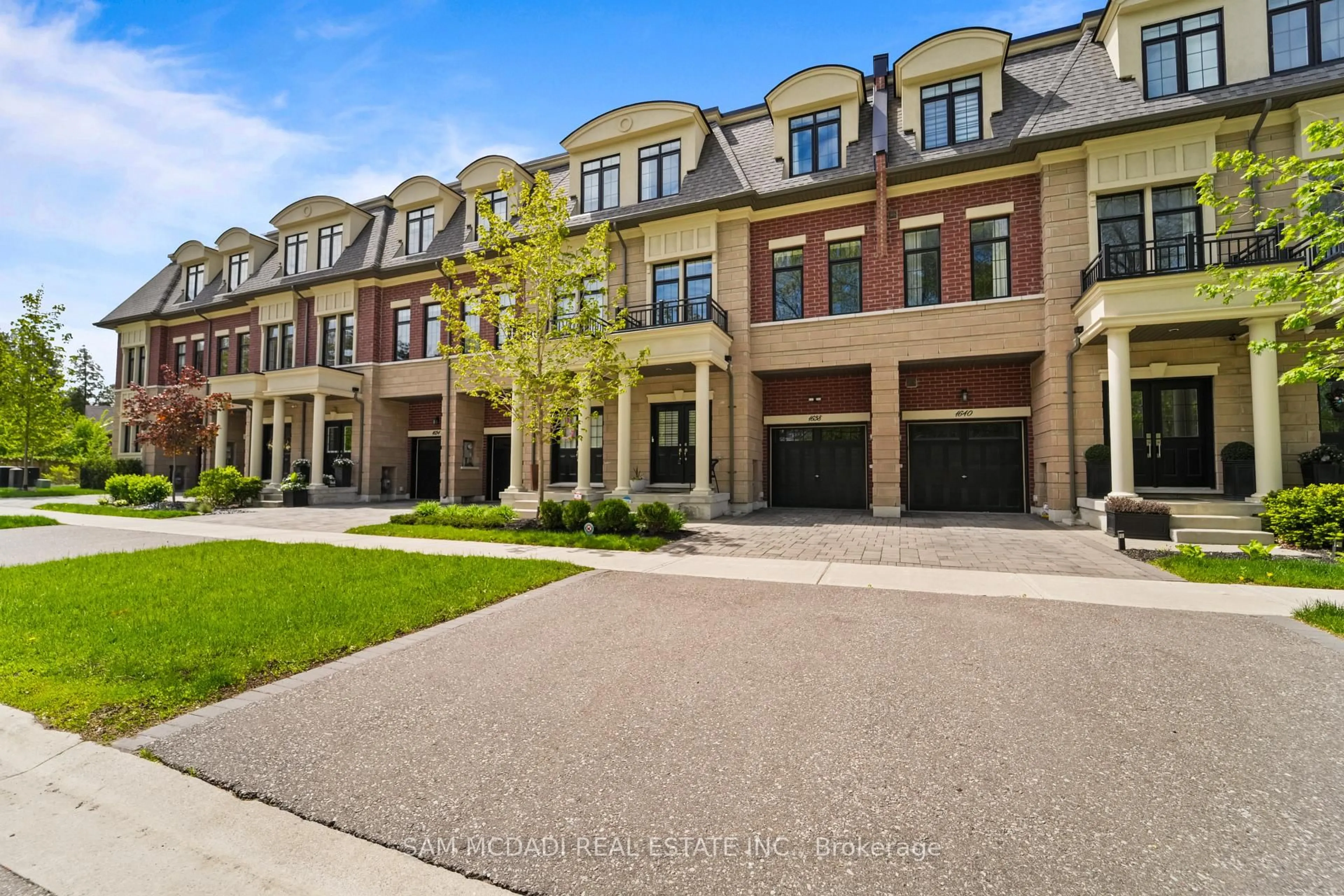 Home with brick exterior material, street for 1638 Crestview Ave, Mississauga Ontario L5G 0C3