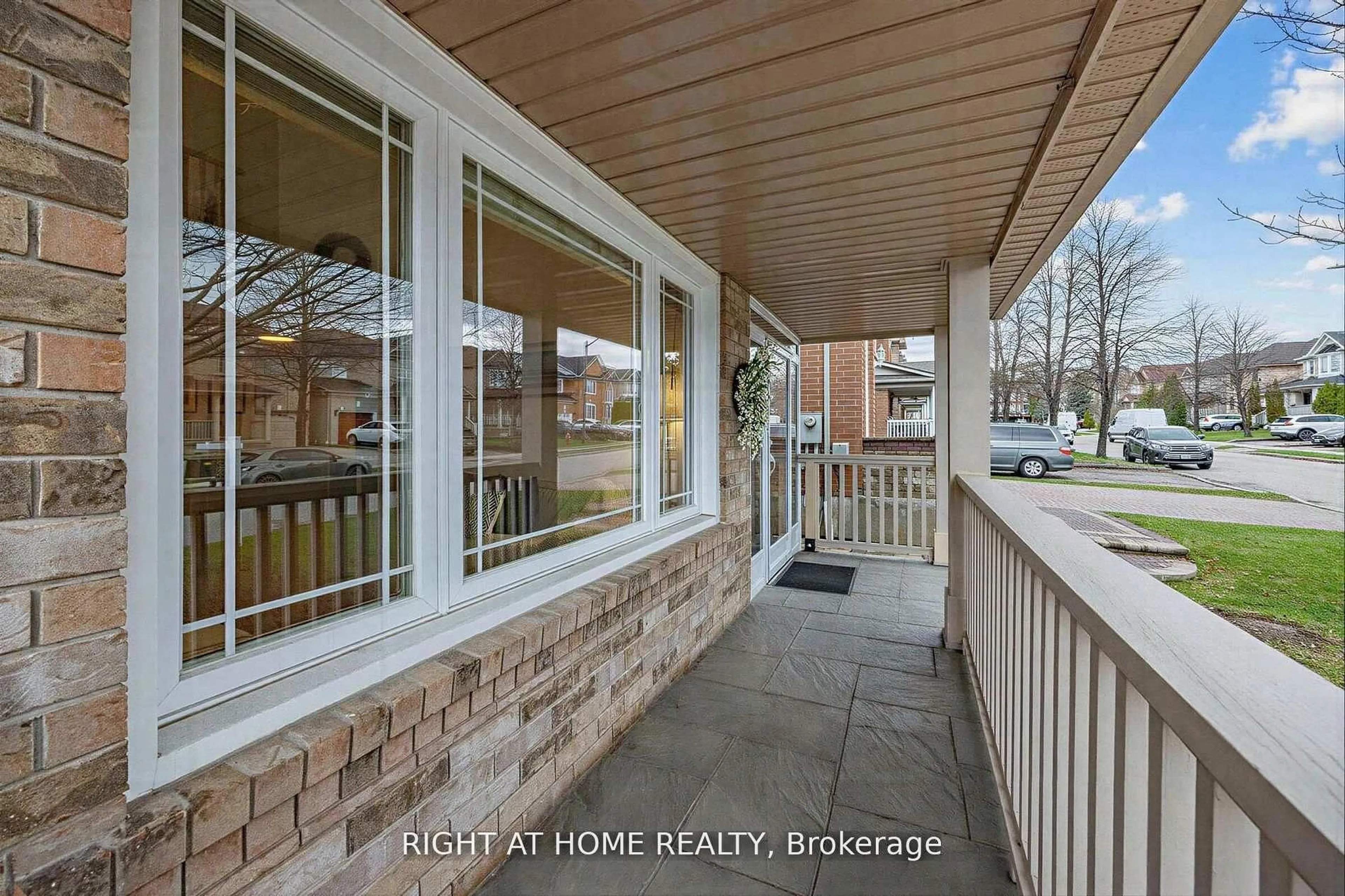 Indoor entryway for 3162 Rock Harbour Rd, Mississauga Ontario L5B 4G7