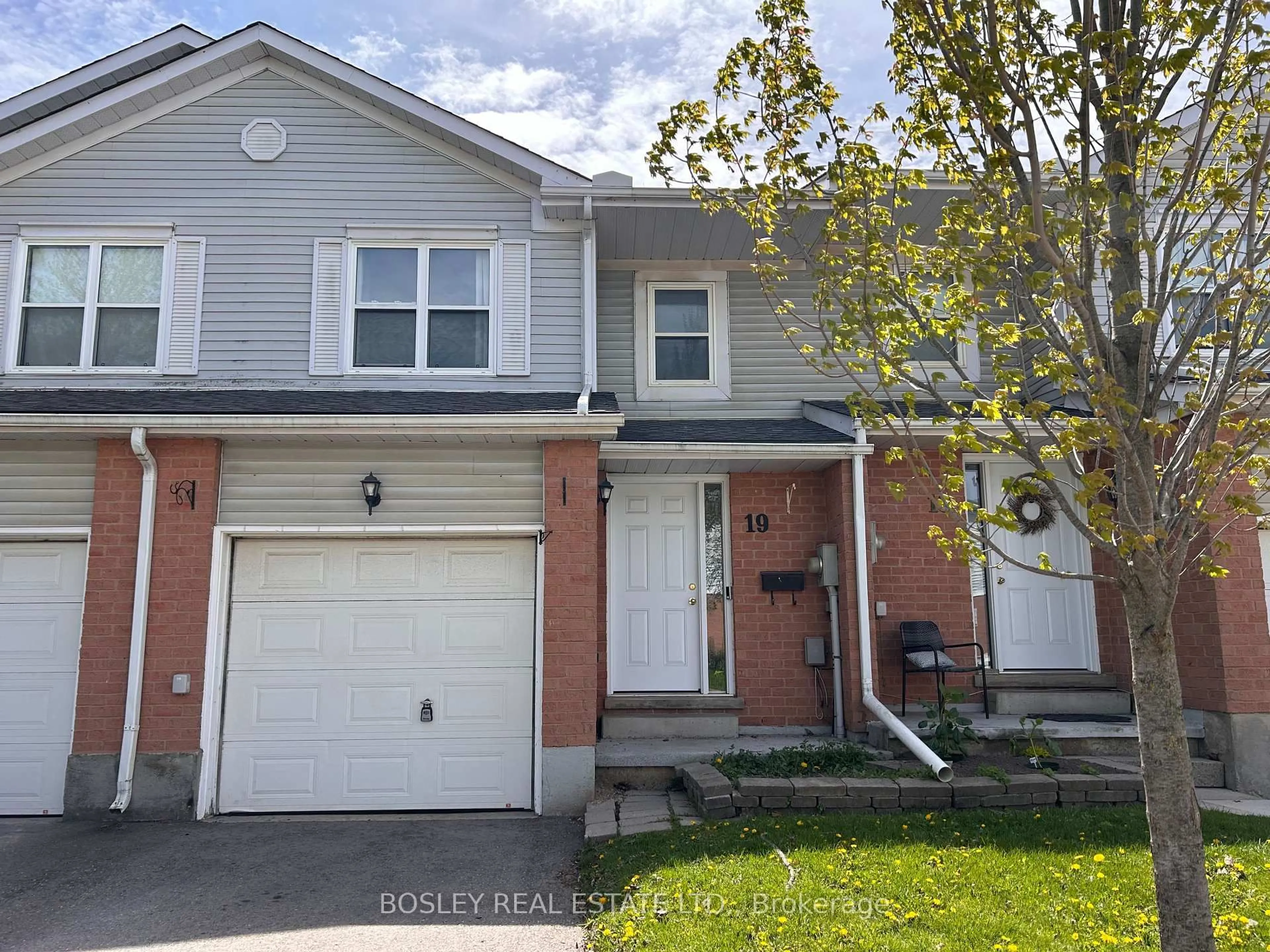 Home with vinyl exterior material, street for 100 Century Dr #19, Orangeville Ontario L9W 4L3
