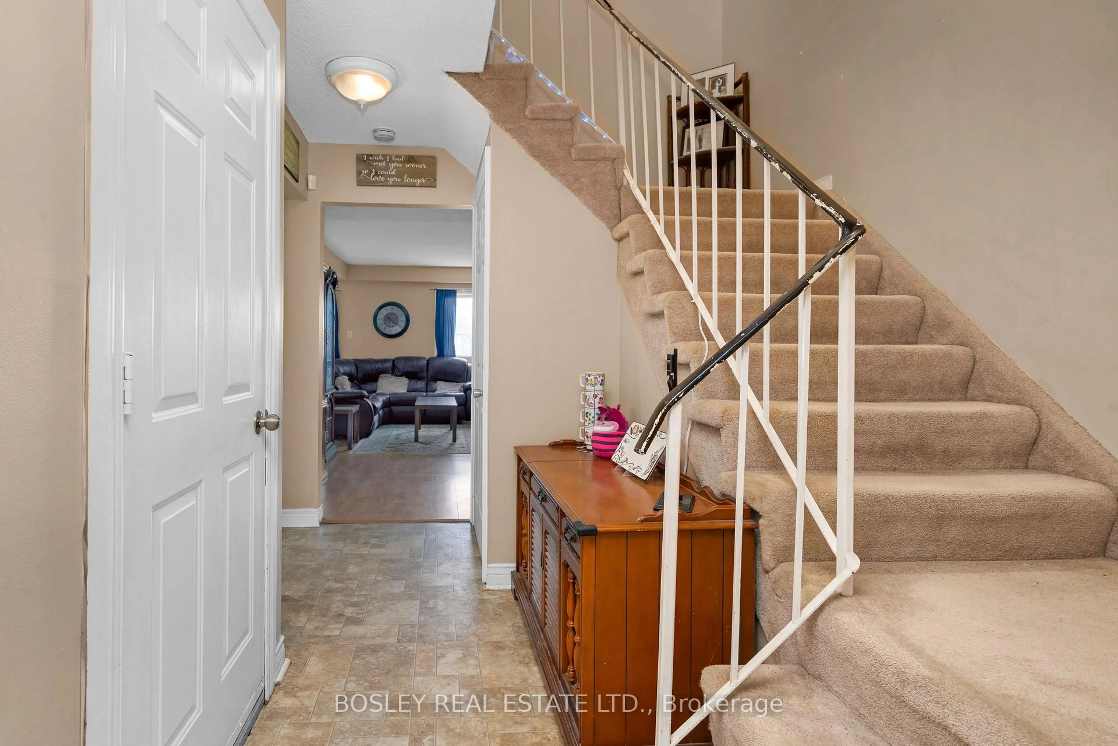 Indoor entryway for 100 Century Dr #19, Orangeville Ontario L9W 4L3