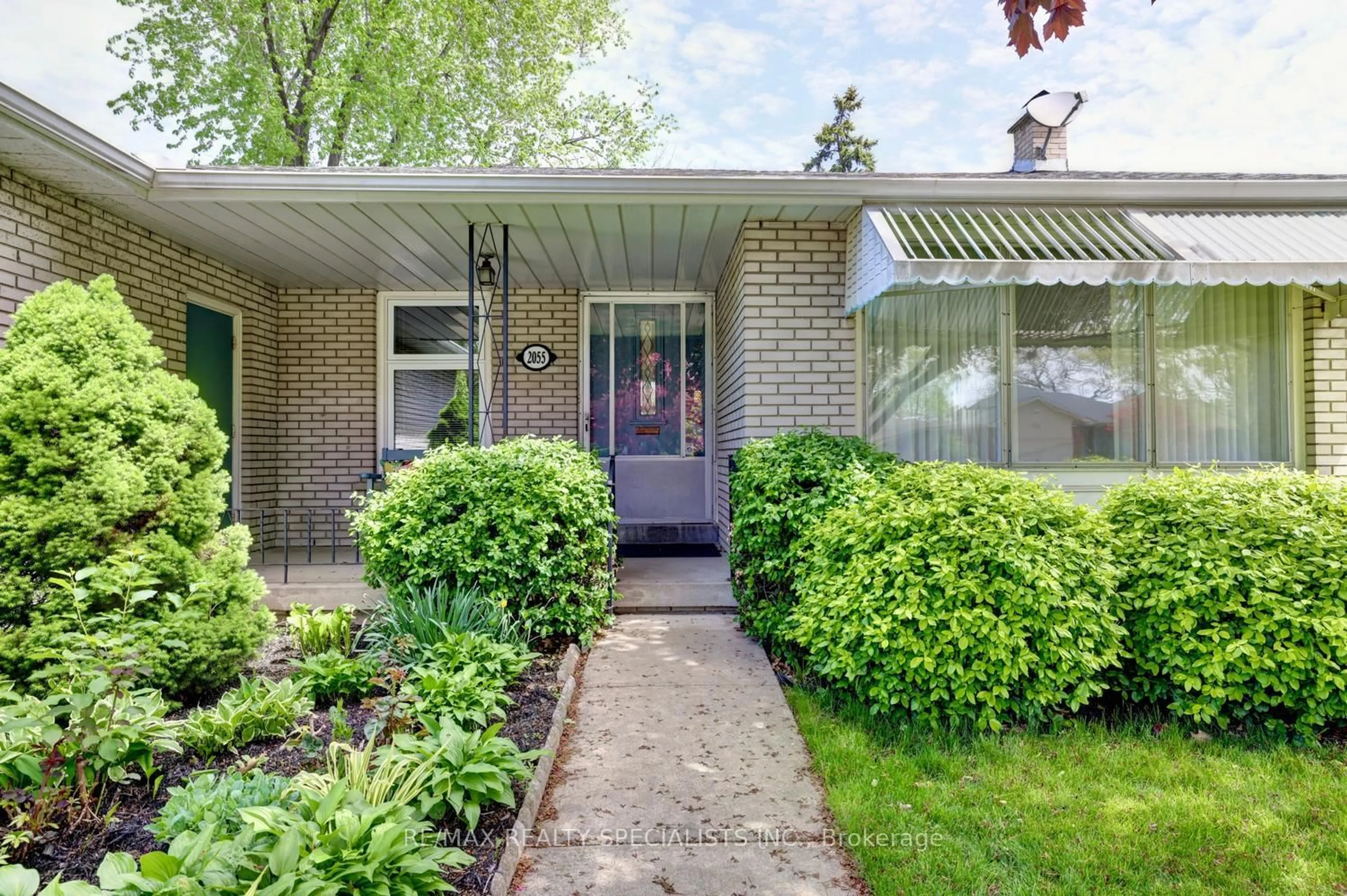 Home with brick exterior material, street for 2055 Family Cres, Mississauga Ontario L4X 1G7