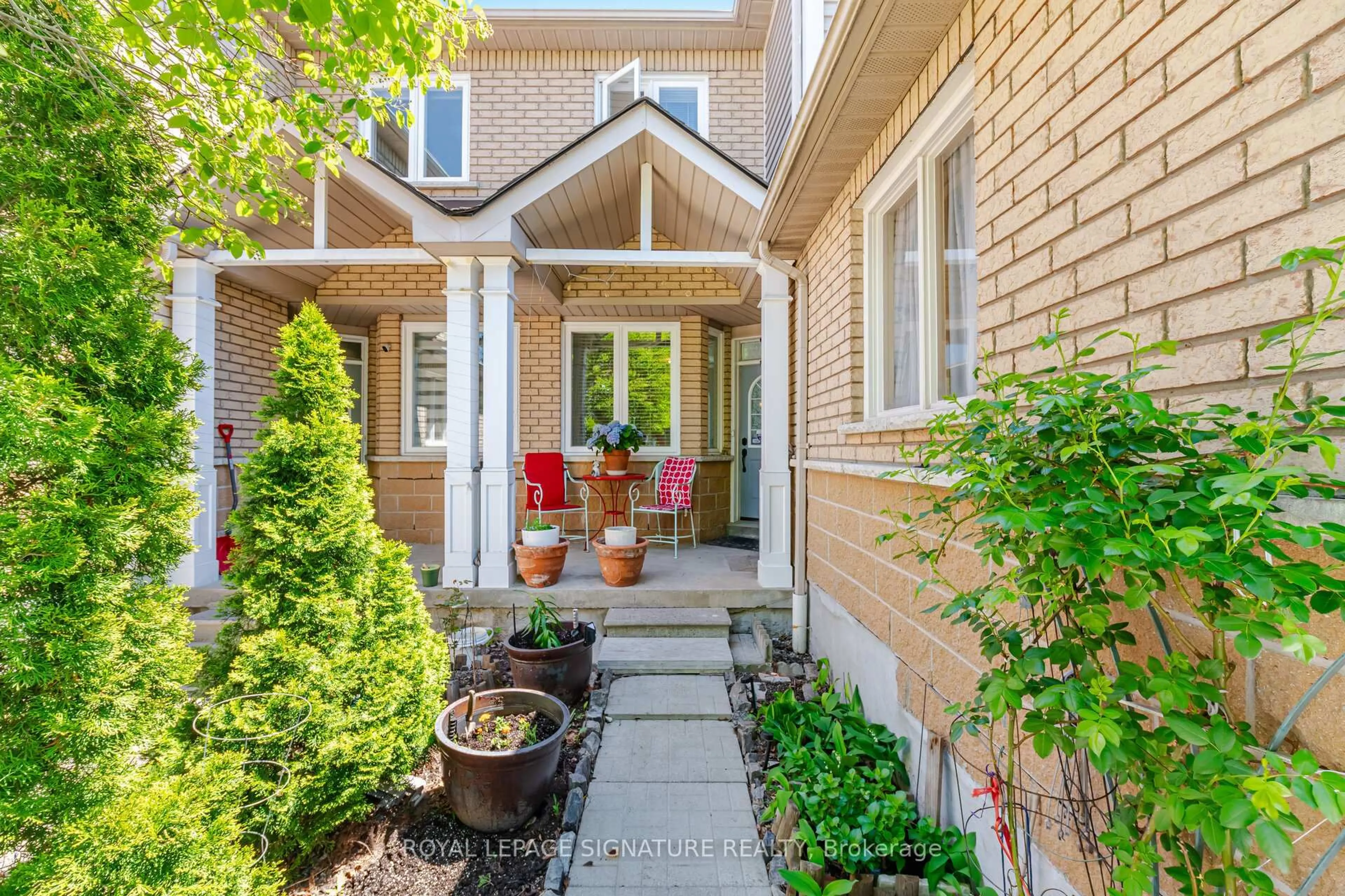 Home with brick exterior material, street for 833 Scollard Crt #133, Mississauga Ontario L5V 2B4