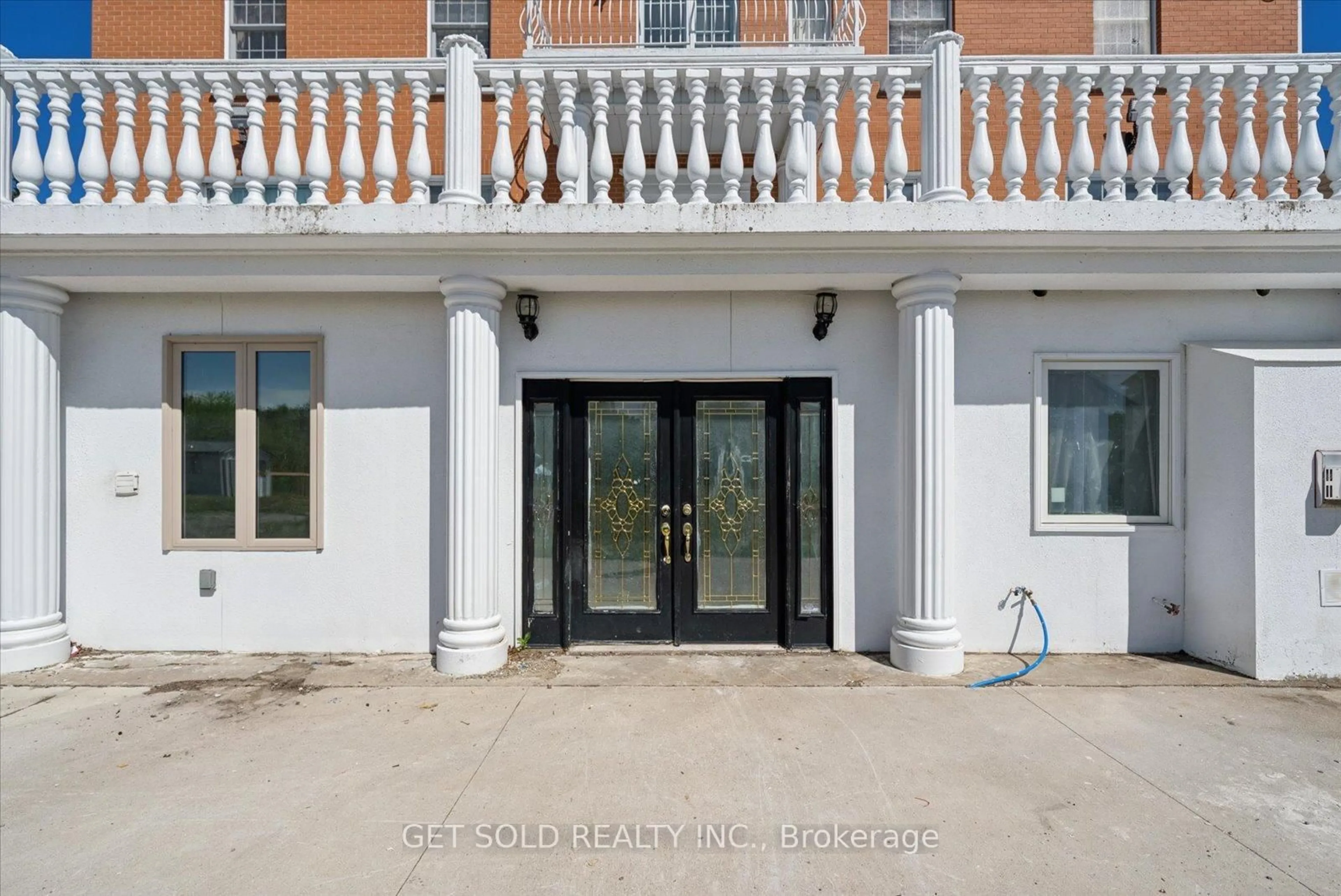 Indoor foyer for 6 Bowman Ave, Brampton Ontario L6P 0X5