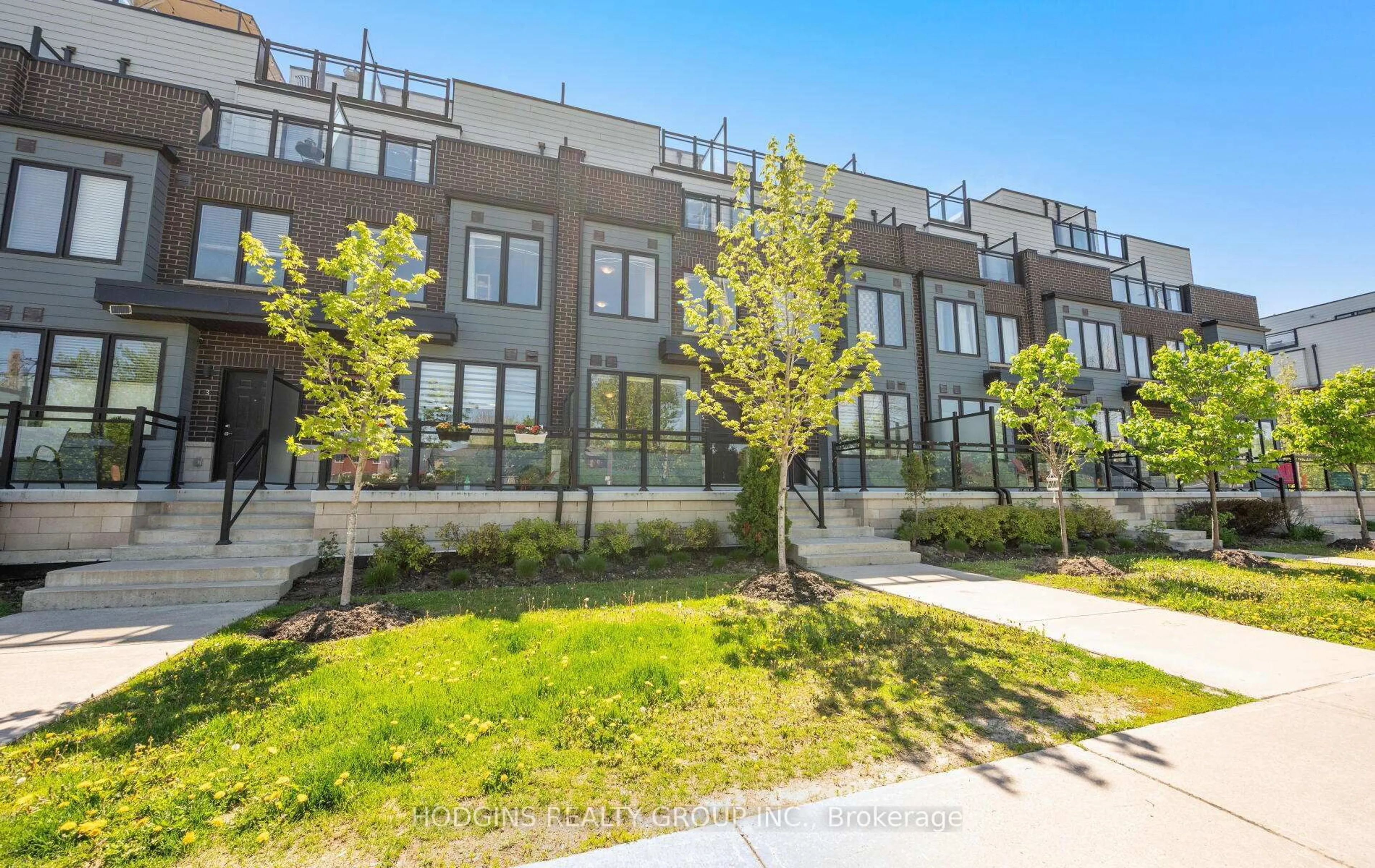 Patio, street for 2212 Bromsgrove Rd #5, Mississauga Ontario L5J 0B3