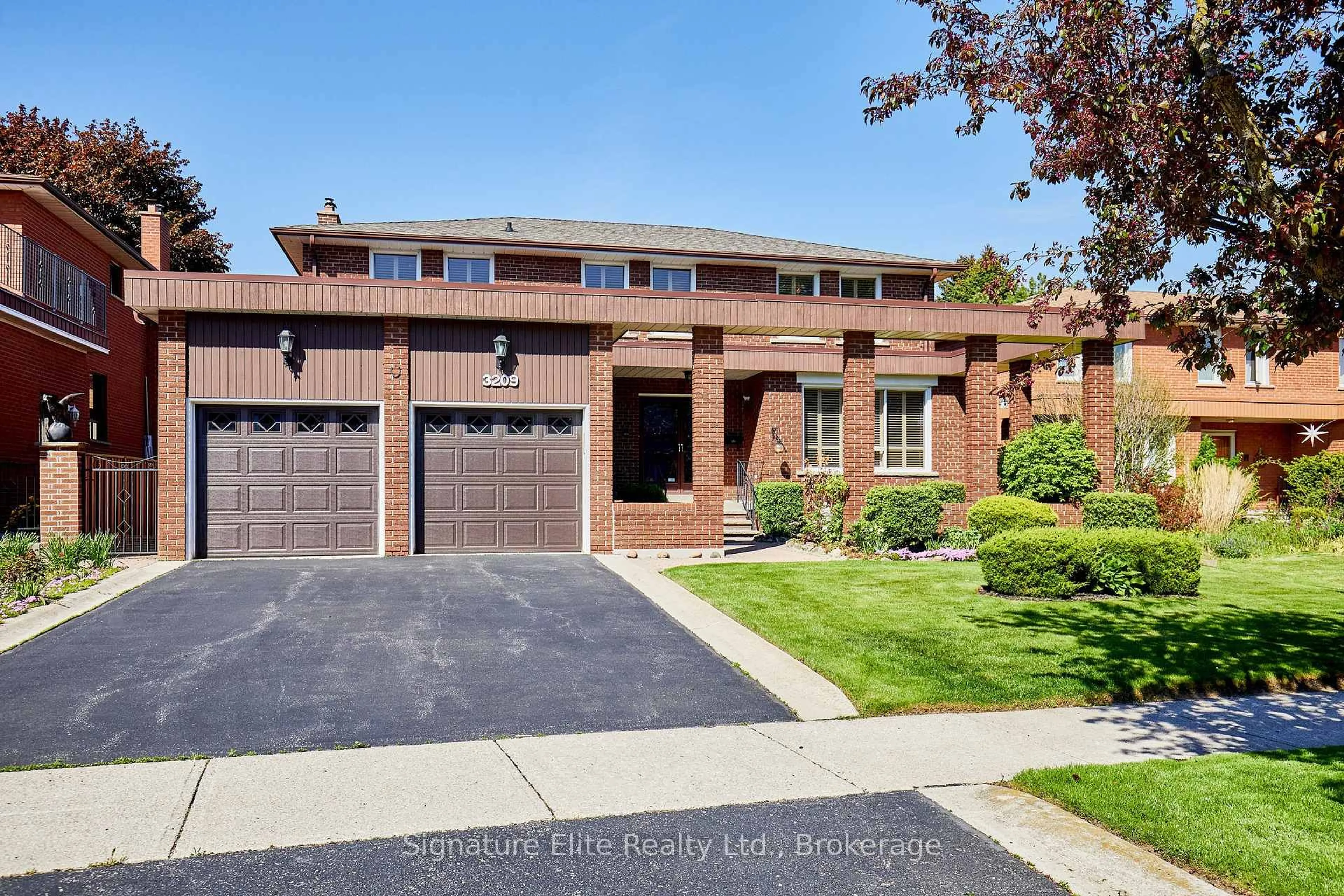 Home with brick exterior material, street for 3209 Gatliff Ave, Mississauga Ontario L4X 2L3