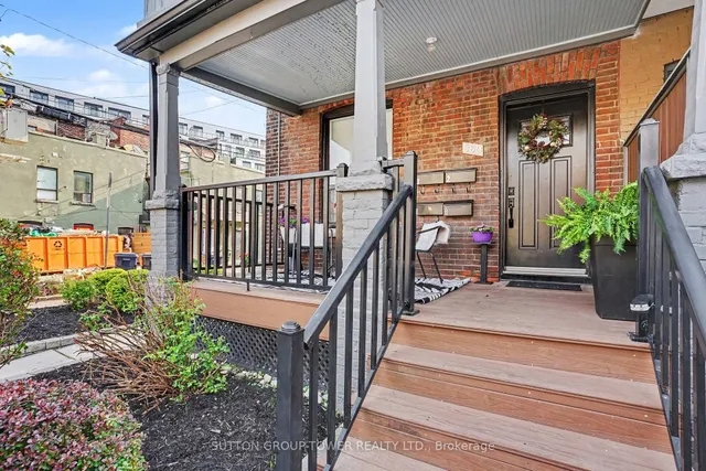 560 Indian Grve, Toronto 5