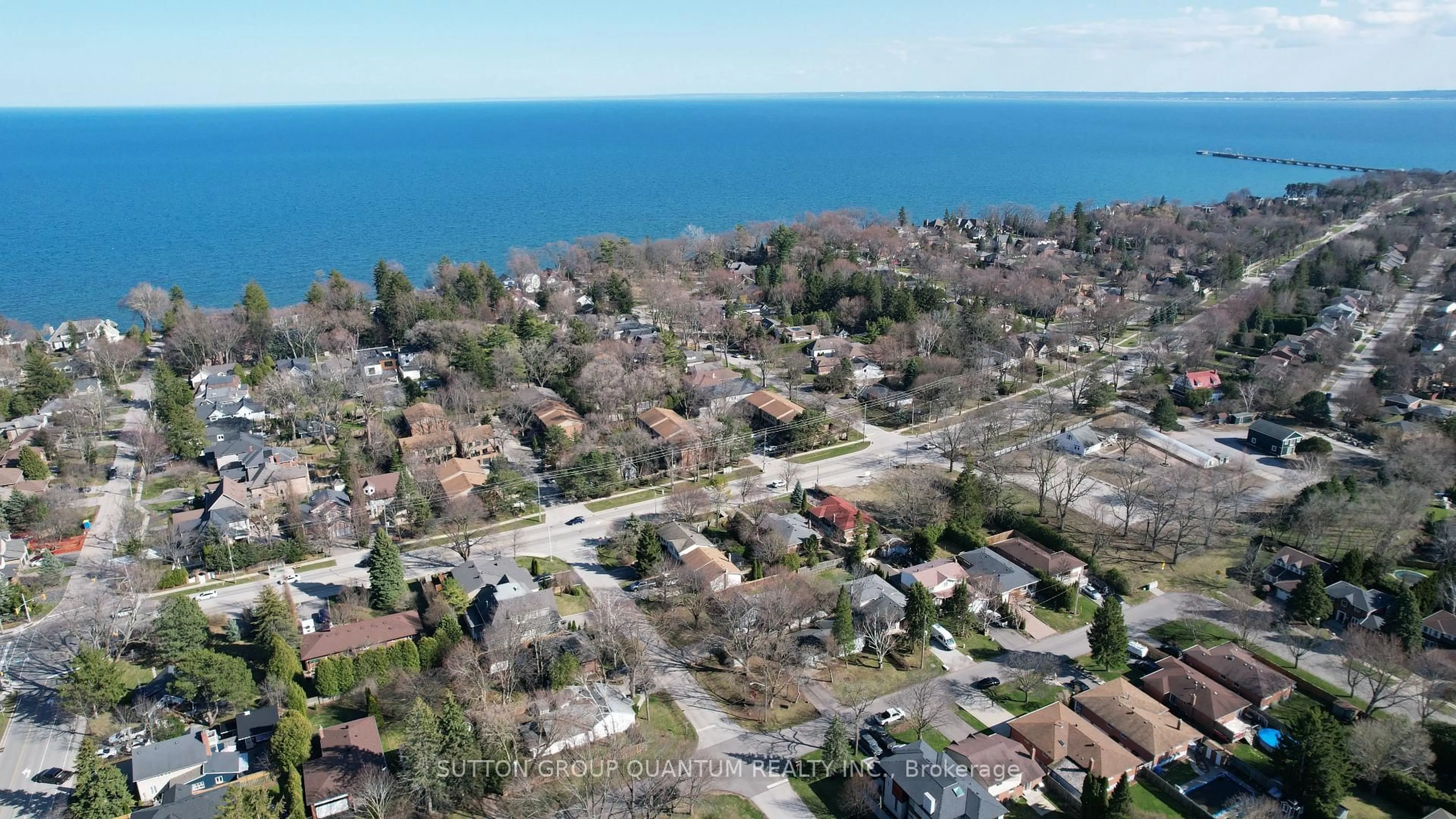 A pic from outside/outdoor area/front of a property/back of a property/a pic from drone, water/lake/river/ocean view for 3118 Victoria St, Oakville Ontario L6L 1K2