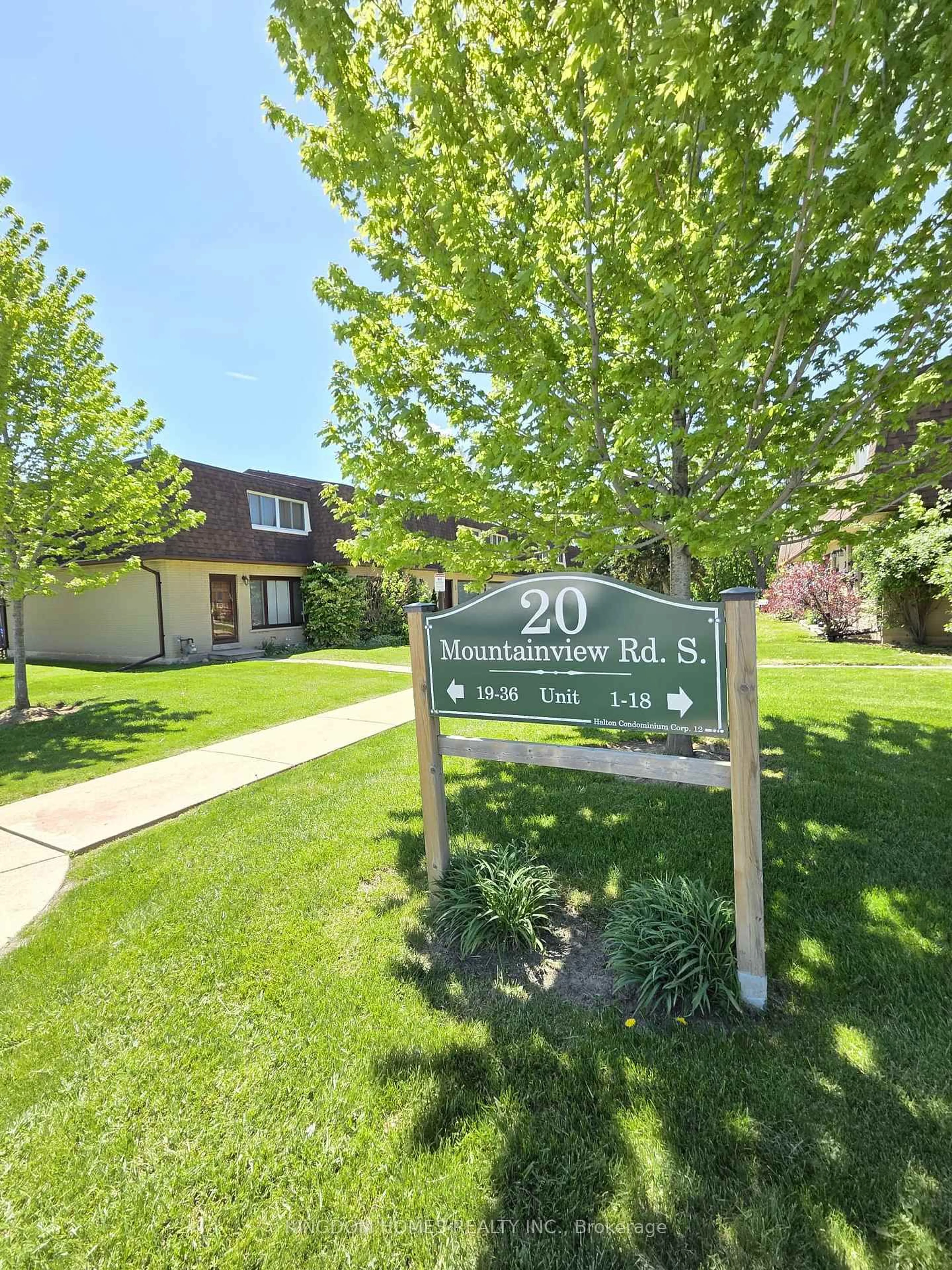 Indoor foyer for 20 Mountainview Rd #20, Halton Hills Ontario L7G 4K3