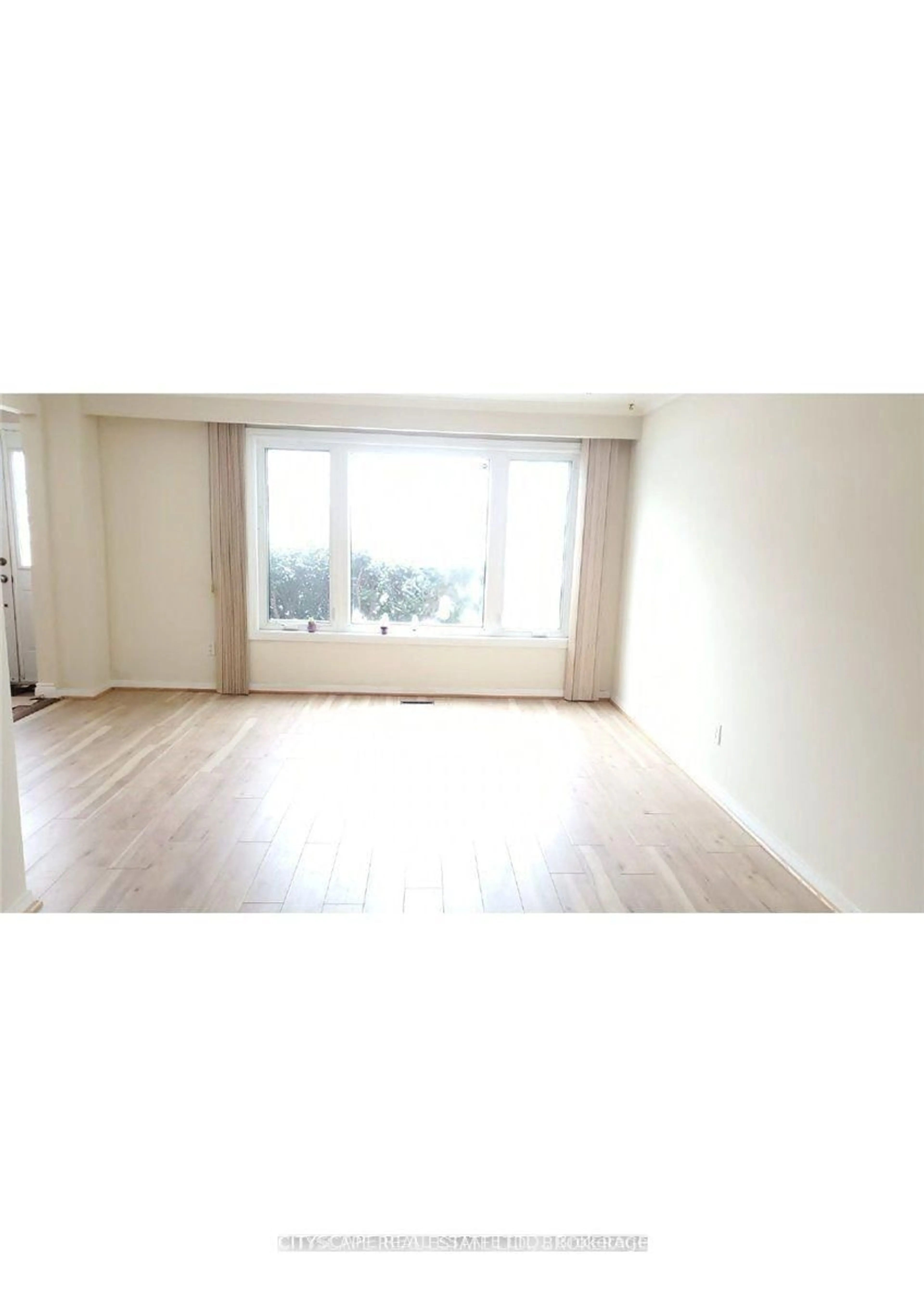 A pic of a room for 3450 Ellengale Dr, Mississauga Ontario L5C 1Z7