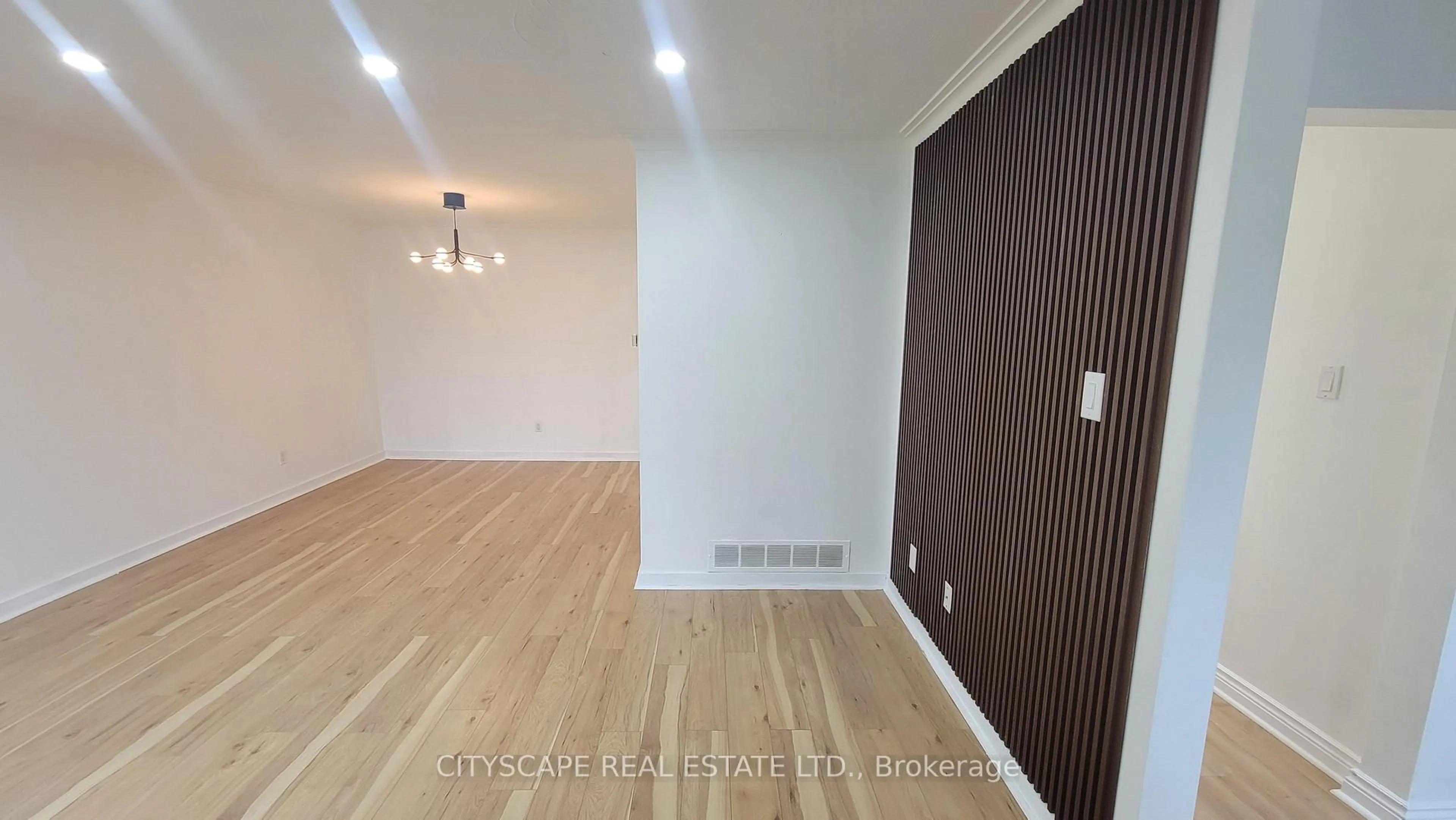 A pic of a room for 3450 Ellengale Dr, Mississauga Ontario L5C 1Z7