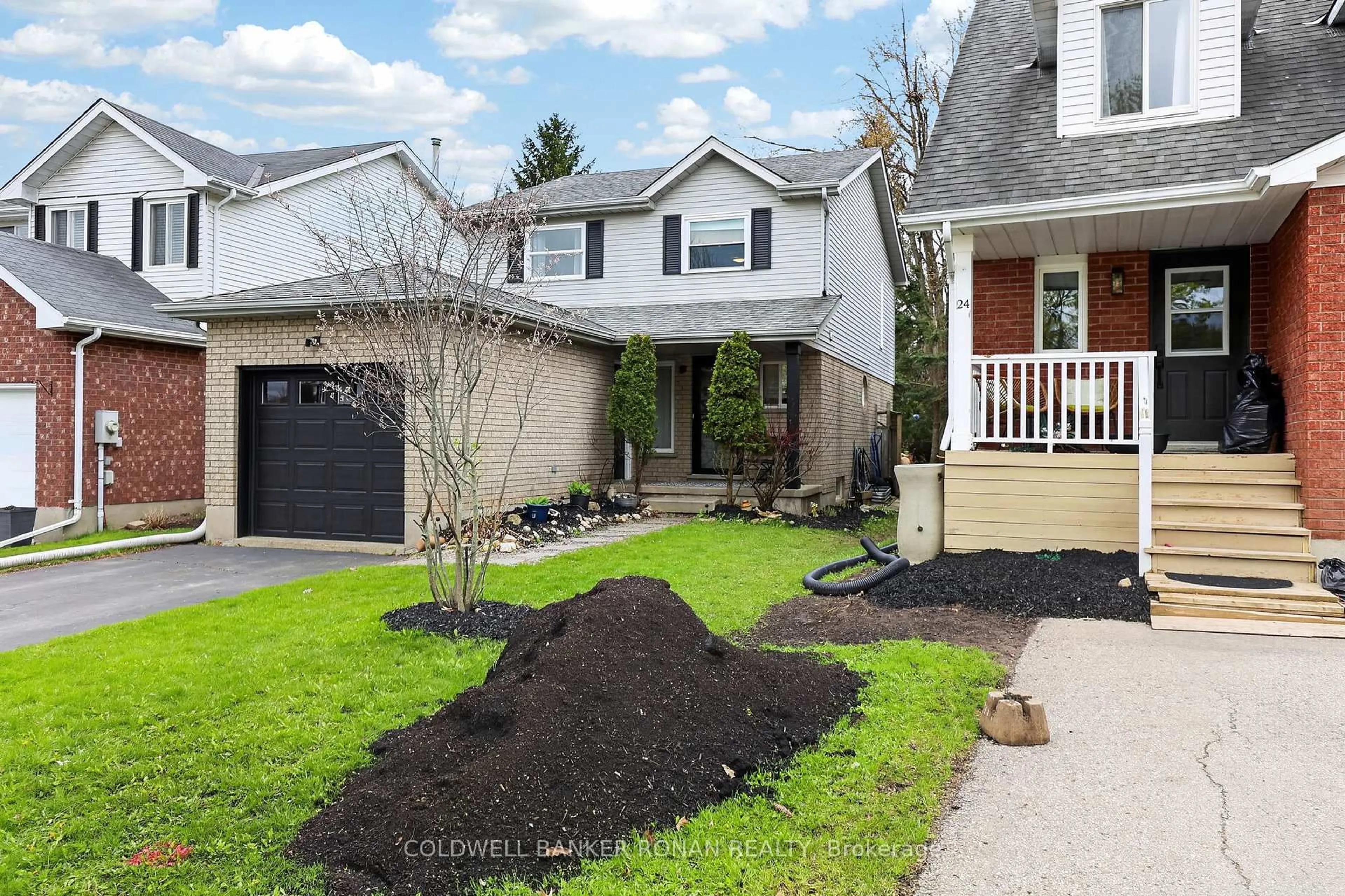 Home with vinyl exterior material, street for 26 Pheasant Crt, Orangeville Ontario L9W 4K1