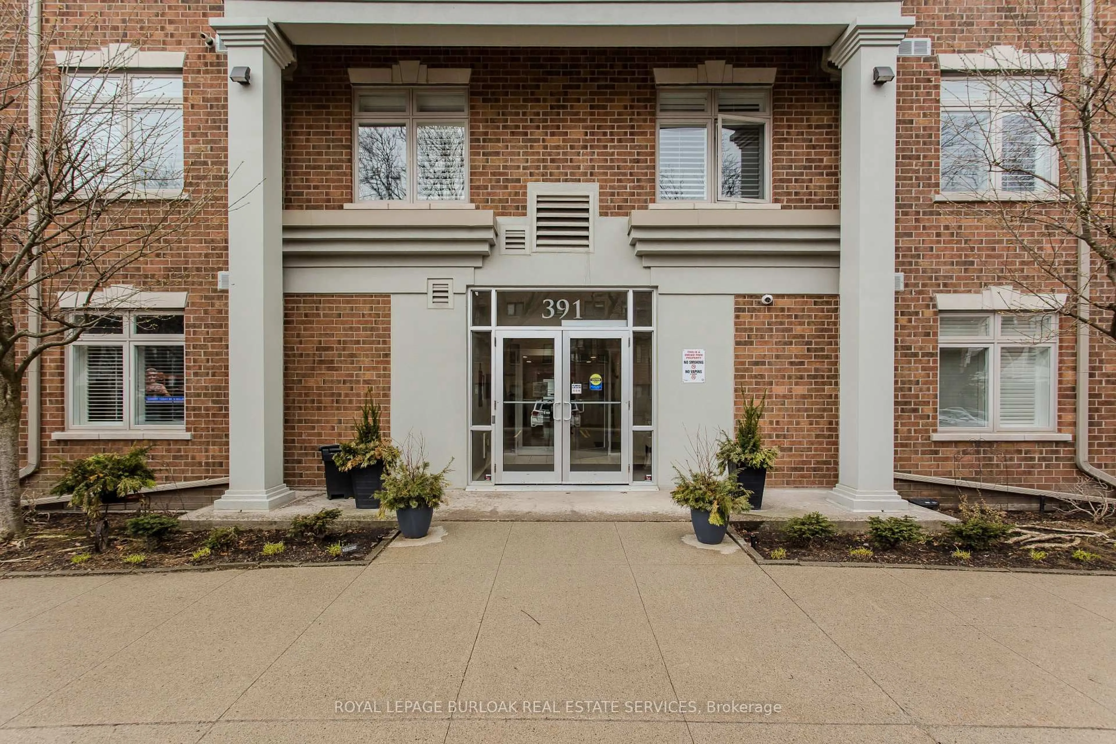 Indoor foyer for 391 Plains Rd #412, Burlington Ontario L7T 4M2