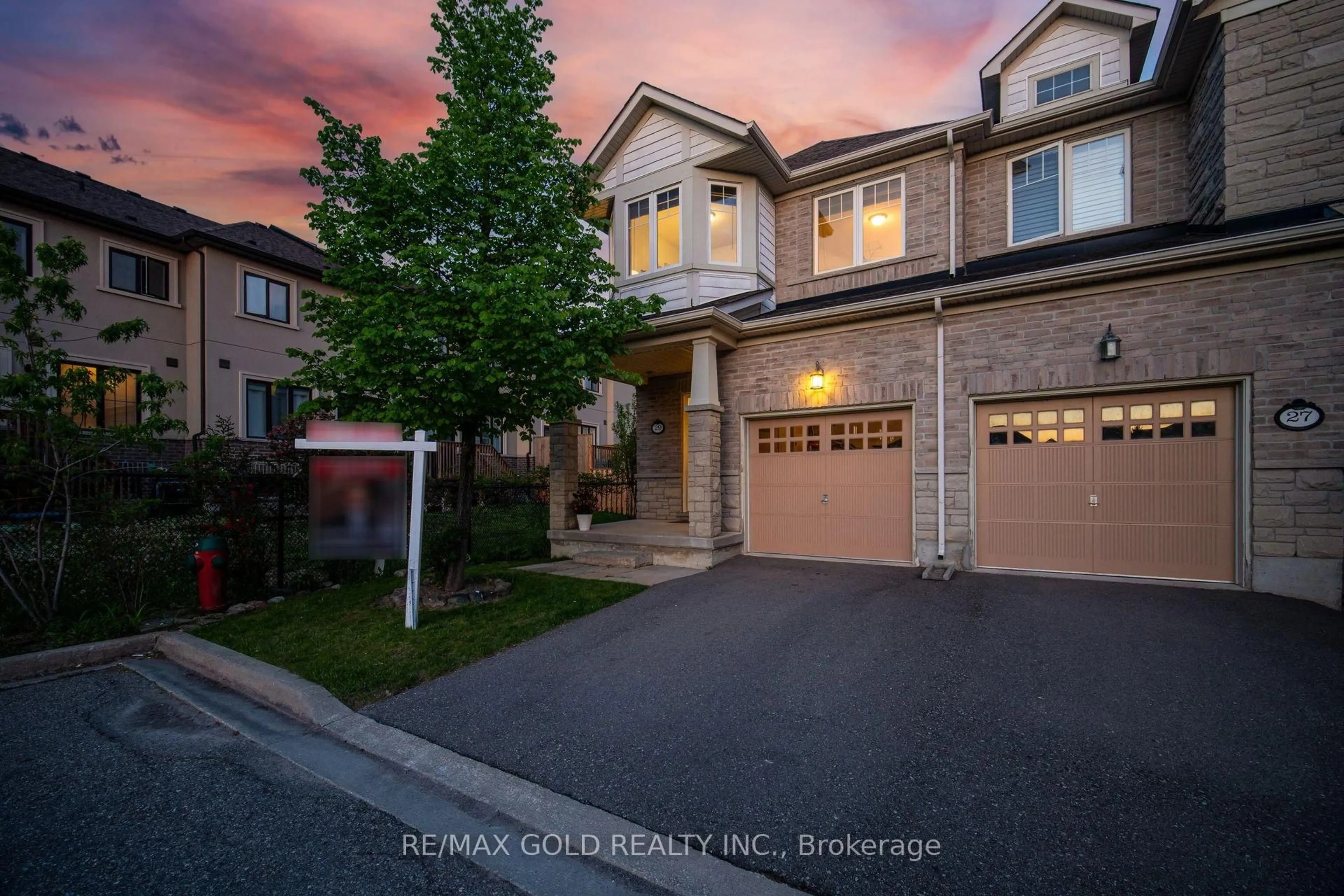 A pic from outside/outdoor area/front of a property/back of a property/a pic from drone, street for 29 Aspenview Ave, Caledon Ontario L7C 3P9