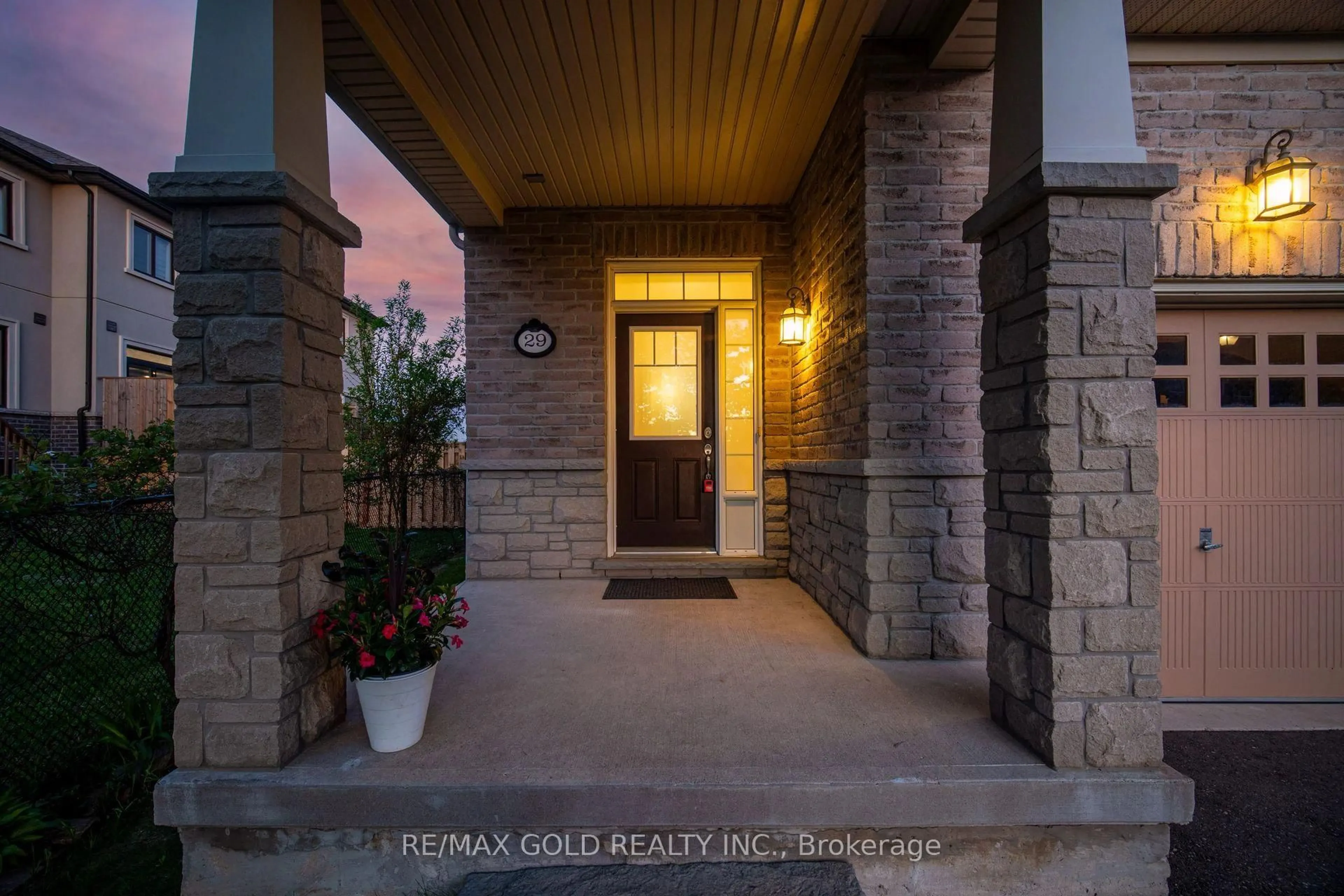 Indoor entryway for 29 Aspenview Ave, Caledon Ontario L7C 3P9