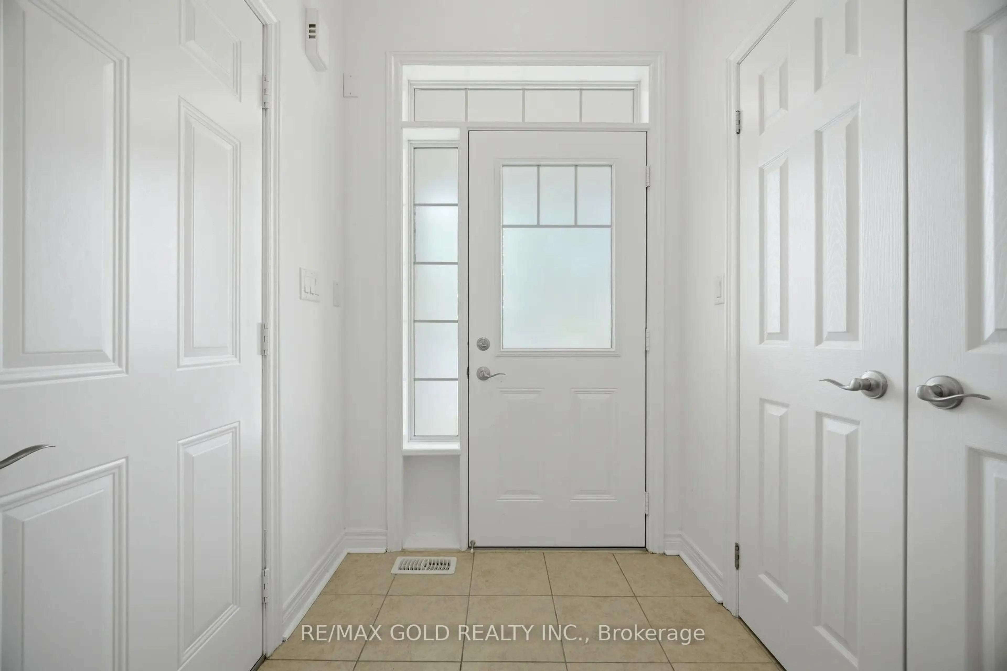 Indoor entryway for 29 Aspenview Ave, Caledon Ontario L7C 3P9