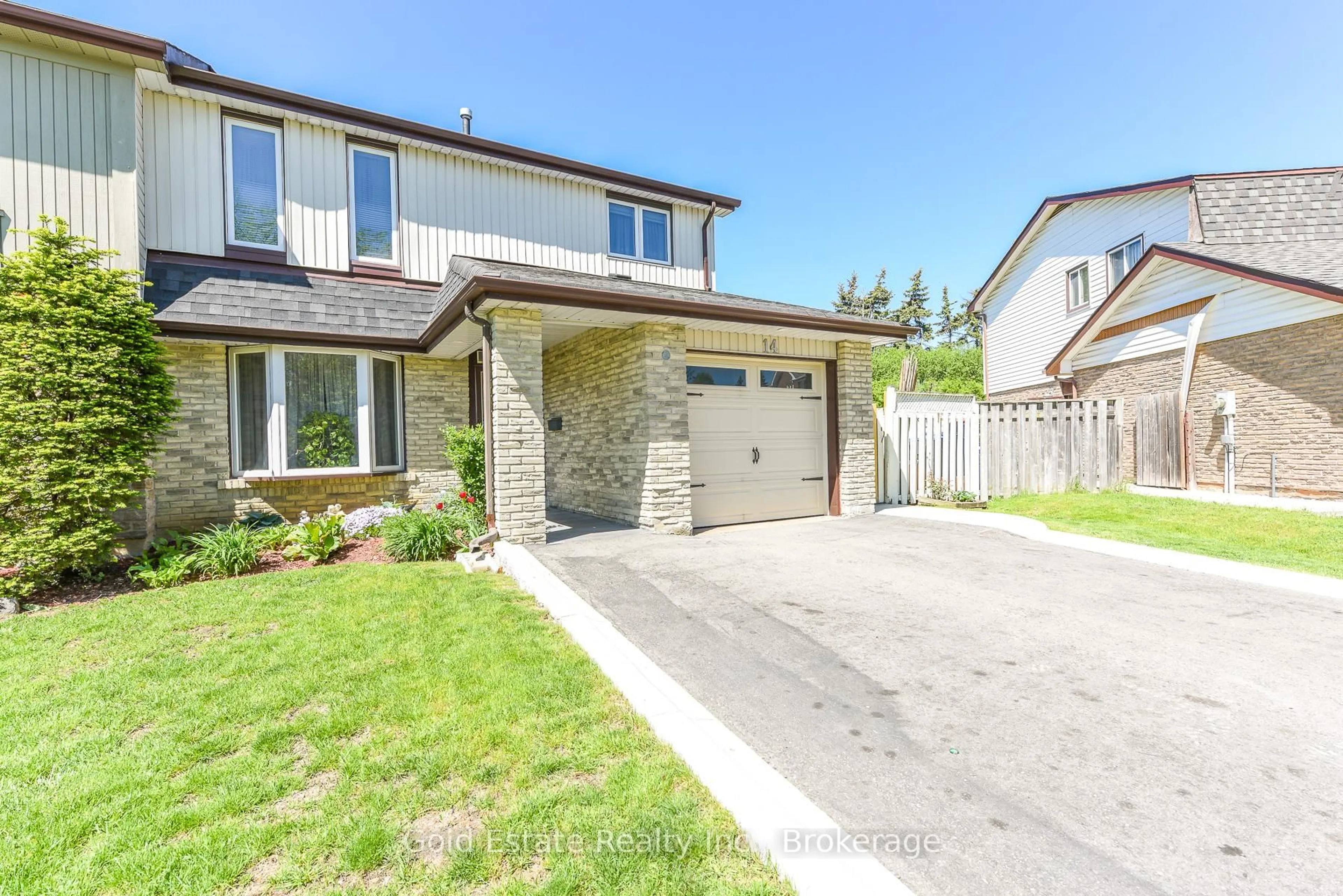 A pic from outside/outdoor area/front of a property/back of a property/a pic from drone, street for 14 Leacrest St, Brampton Ontario L6S 3K6