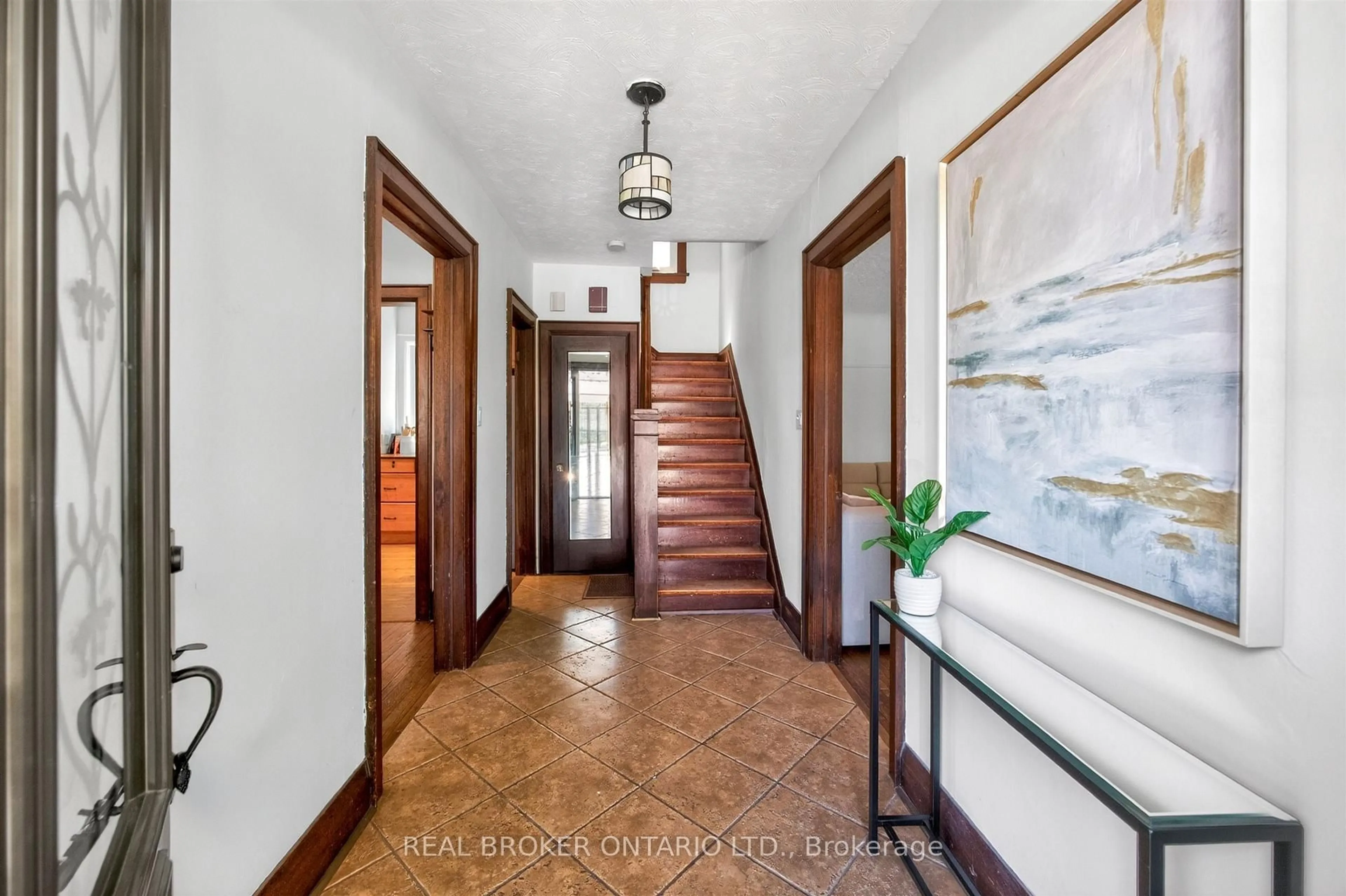 Indoor entryway for 79 Humber Tr, Toronto Ontario M6S 4C2
