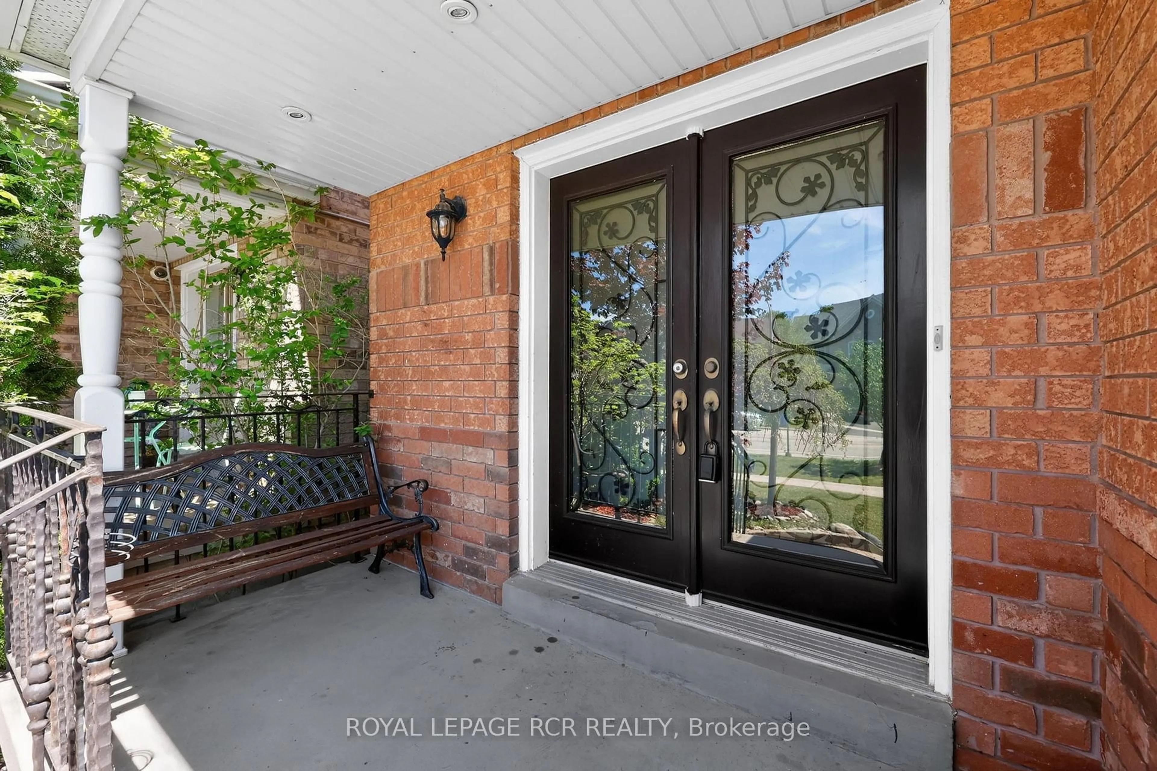 Indoor entryway for 94 Atwood Ave, Halton Hills Ontario L7G 6A1