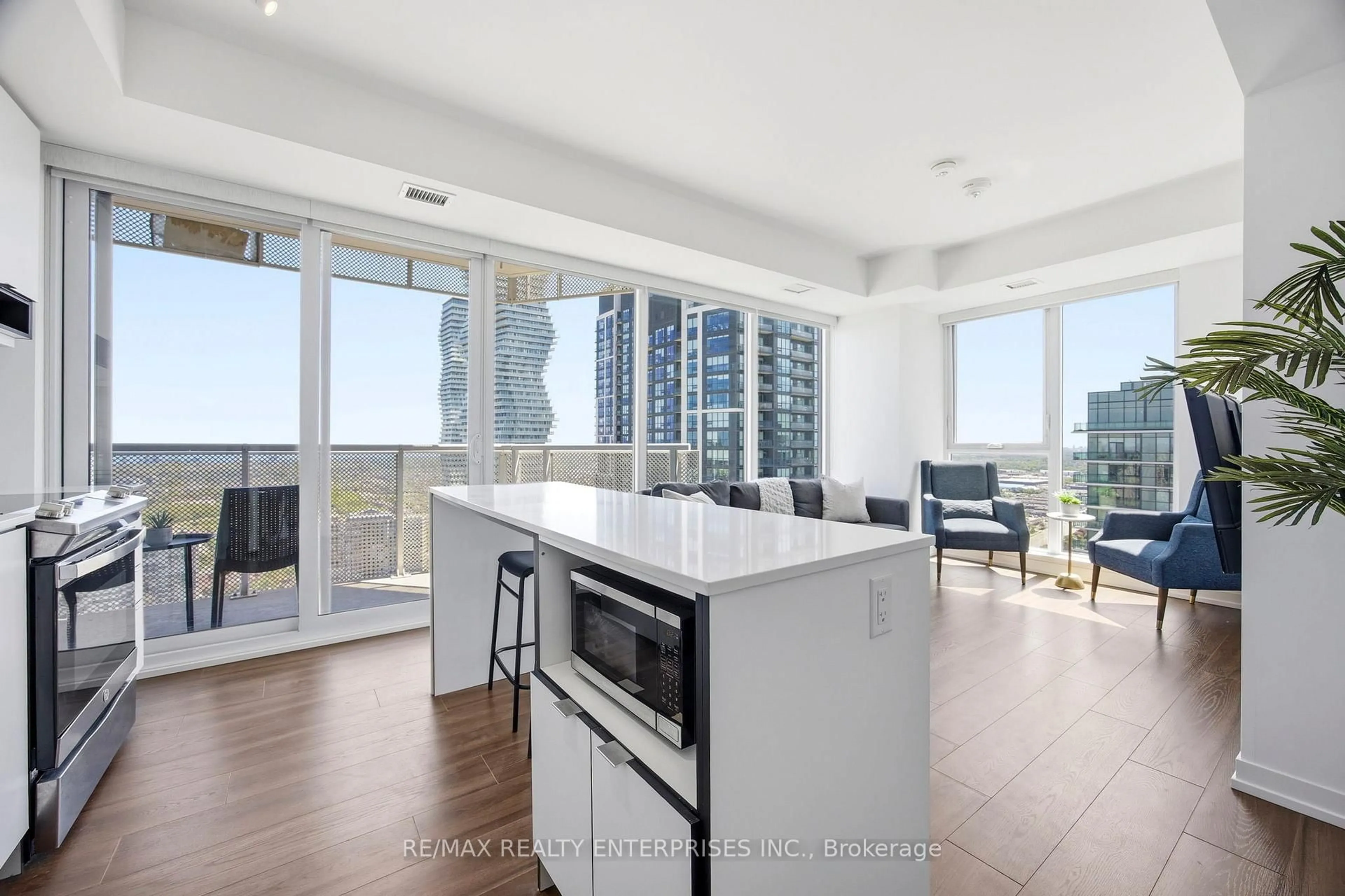 Open concept kitchen, unknown for 4065 Confederation Pkwy #3710, Mississauga Ontario L5B 0L4