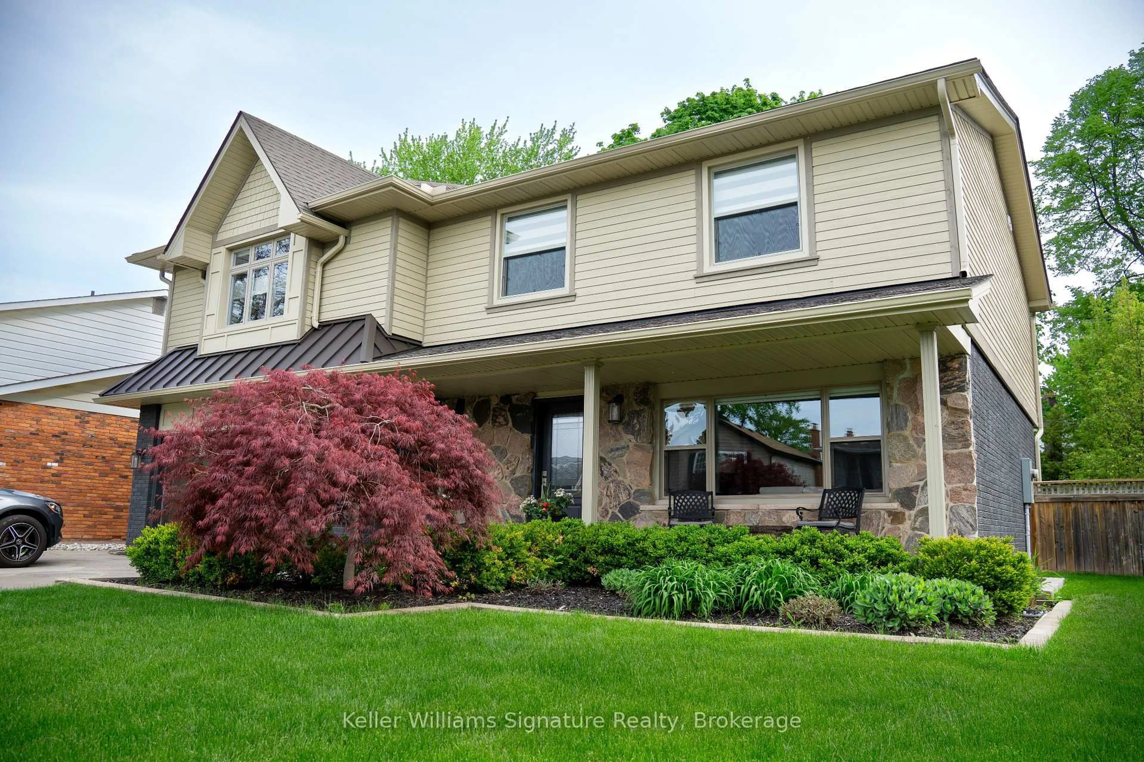 Home with vinyl exterior material, street for 503 Wicklow Rd, Burlington Ontario L7L 2J1