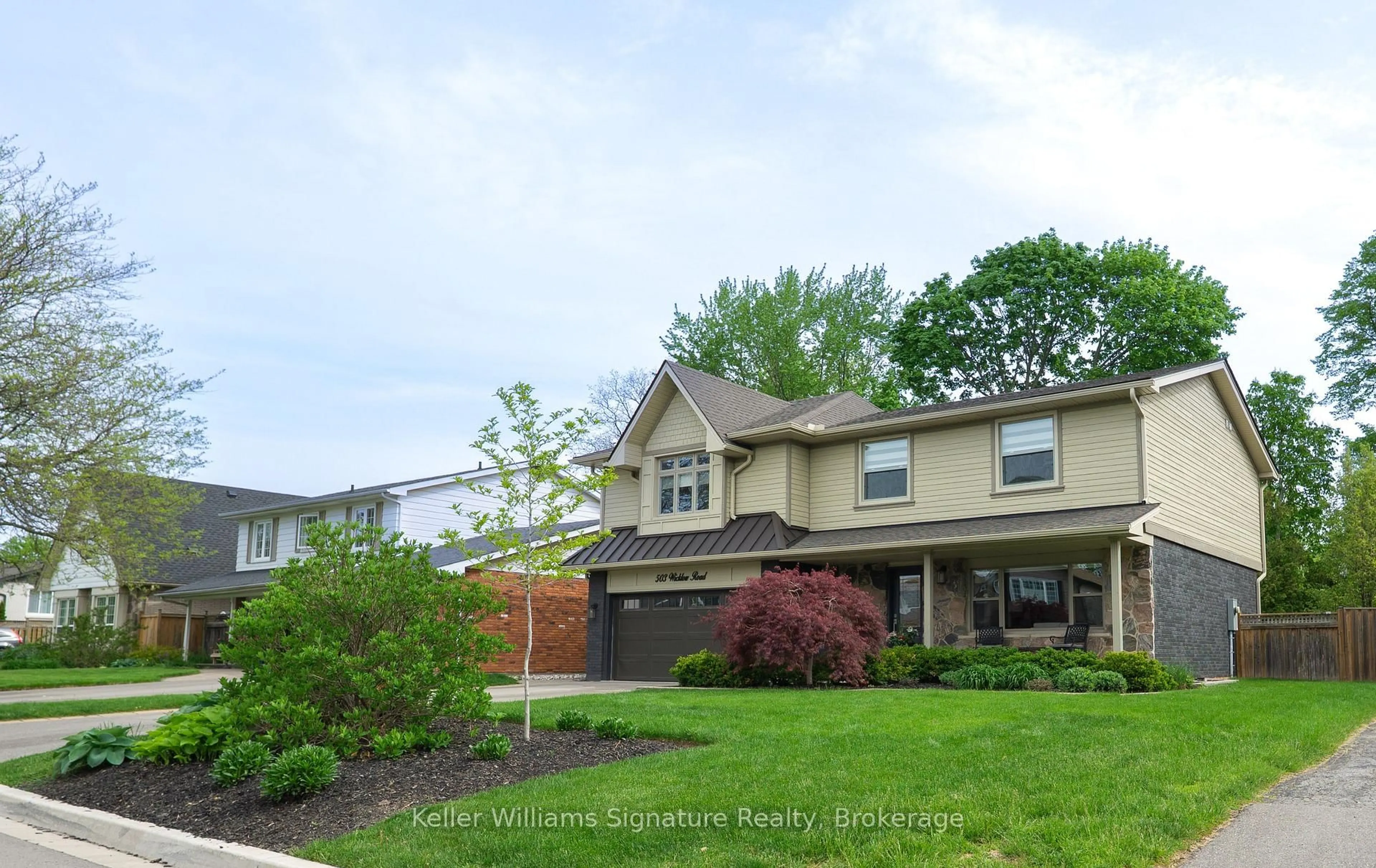 Home with vinyl exterior material, street for 503 Wicklow Rd, Burlington Ontario L7L 2J1