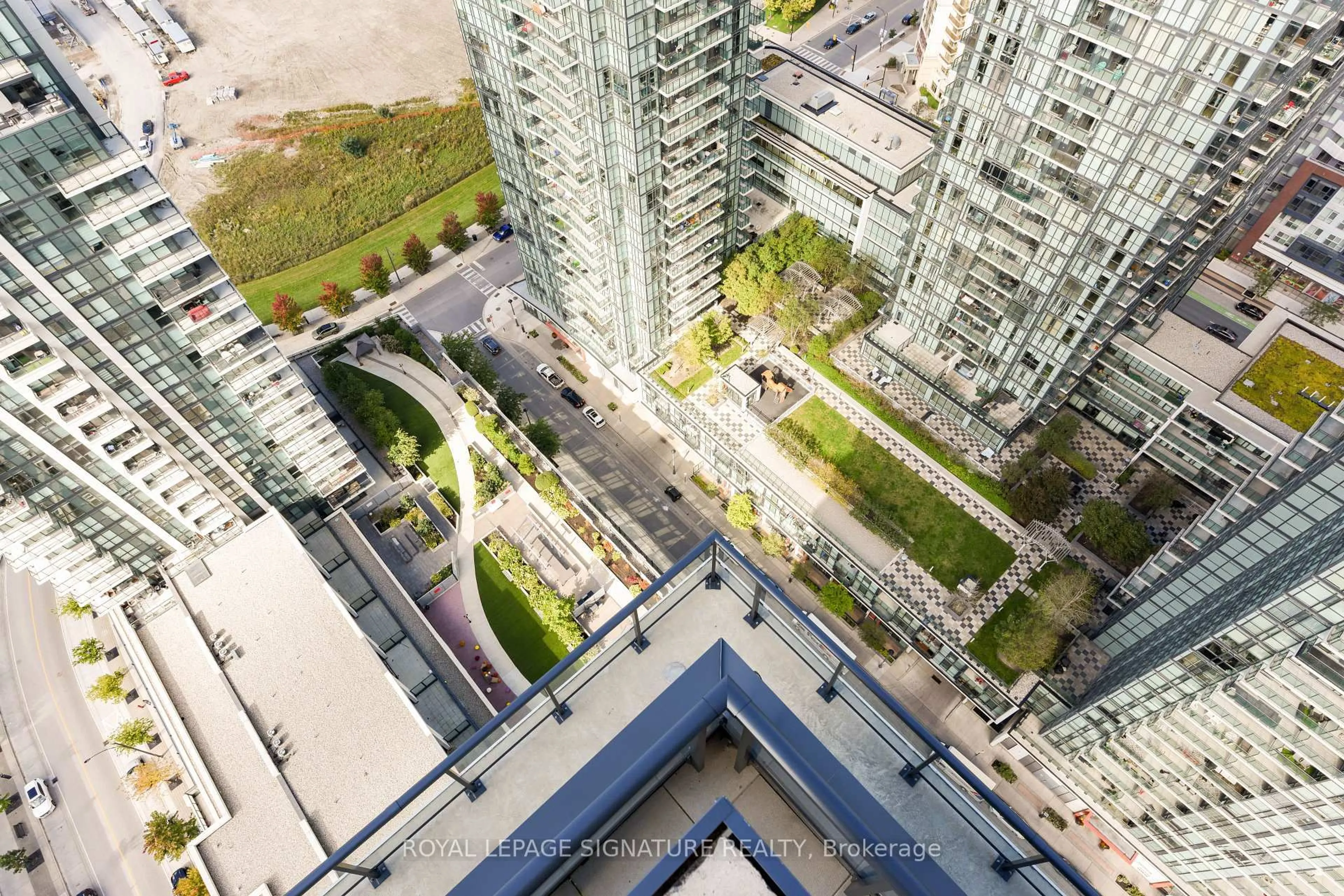 A pic from outside/outdoor area/front of a property/back of a property/a pic from drone, city buildings view from balcony for 4055 Parkside Village Dr #PH3, Mississauga Ontario L5B 0K8