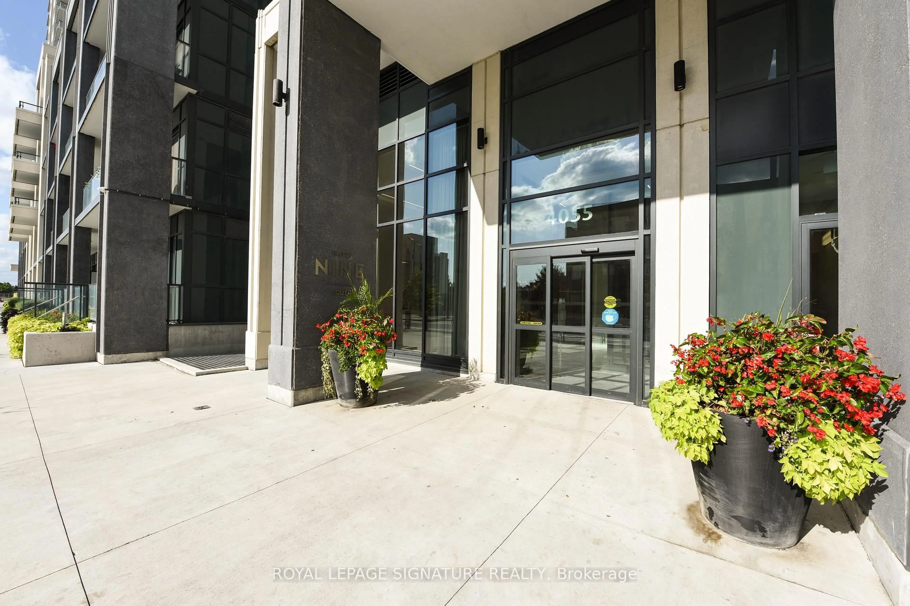 Indoor foyer for 4055 Parkside Village Dr #PH3, Mississauga Ontario L5B 0K8