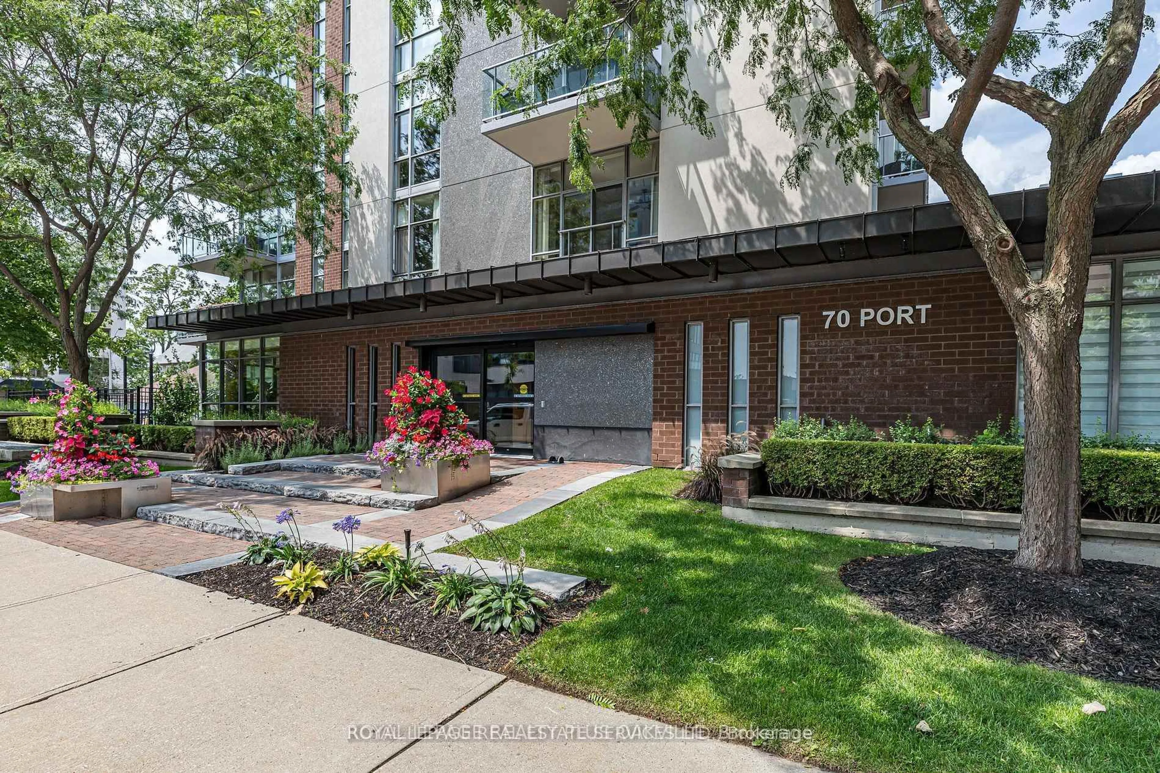 Patio, street for 70 Port St #204, Mississauga Ontario L5G 1E8