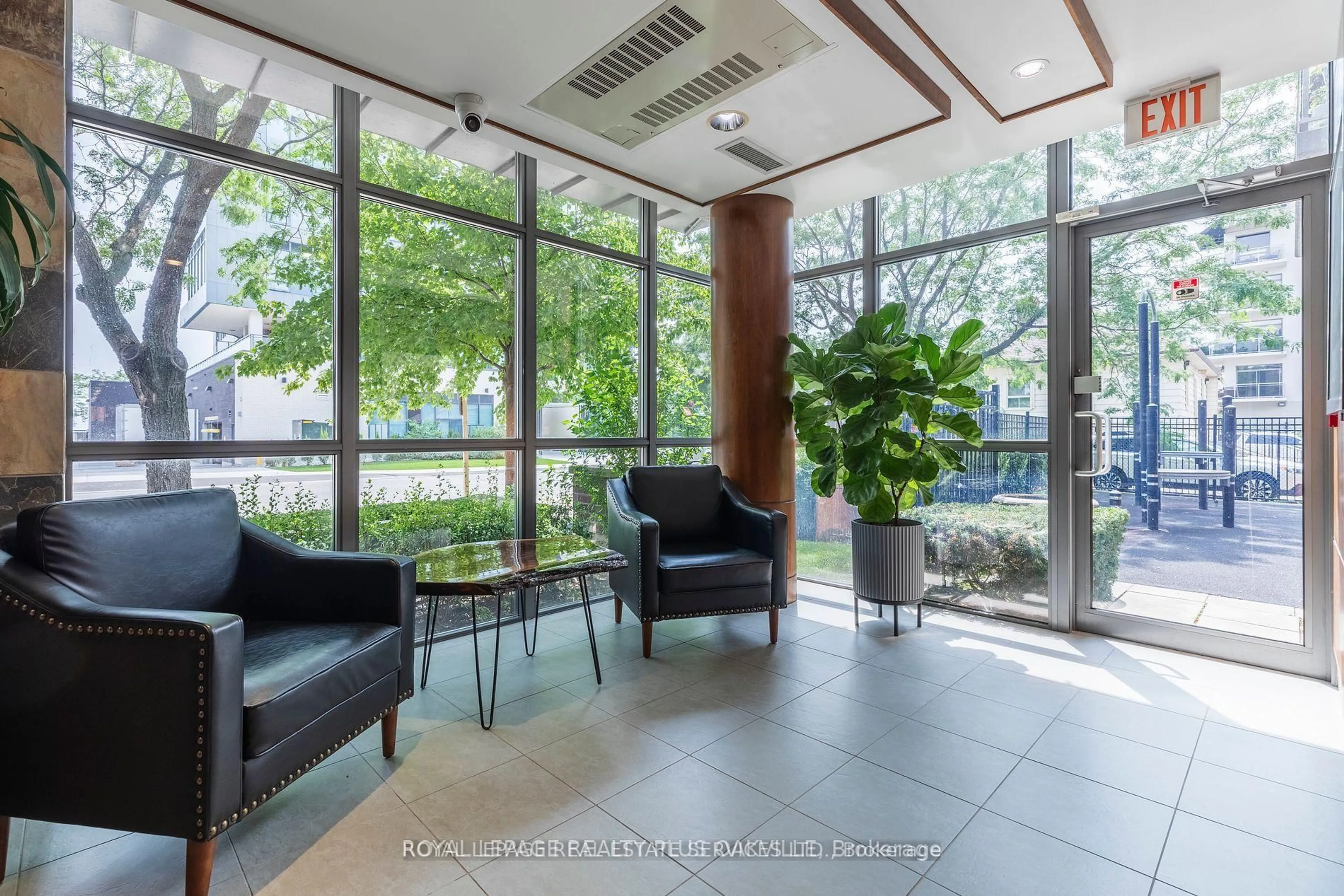 Indoor foyer for 70 Port St #204, Mississauga Ontario L5G 1E8