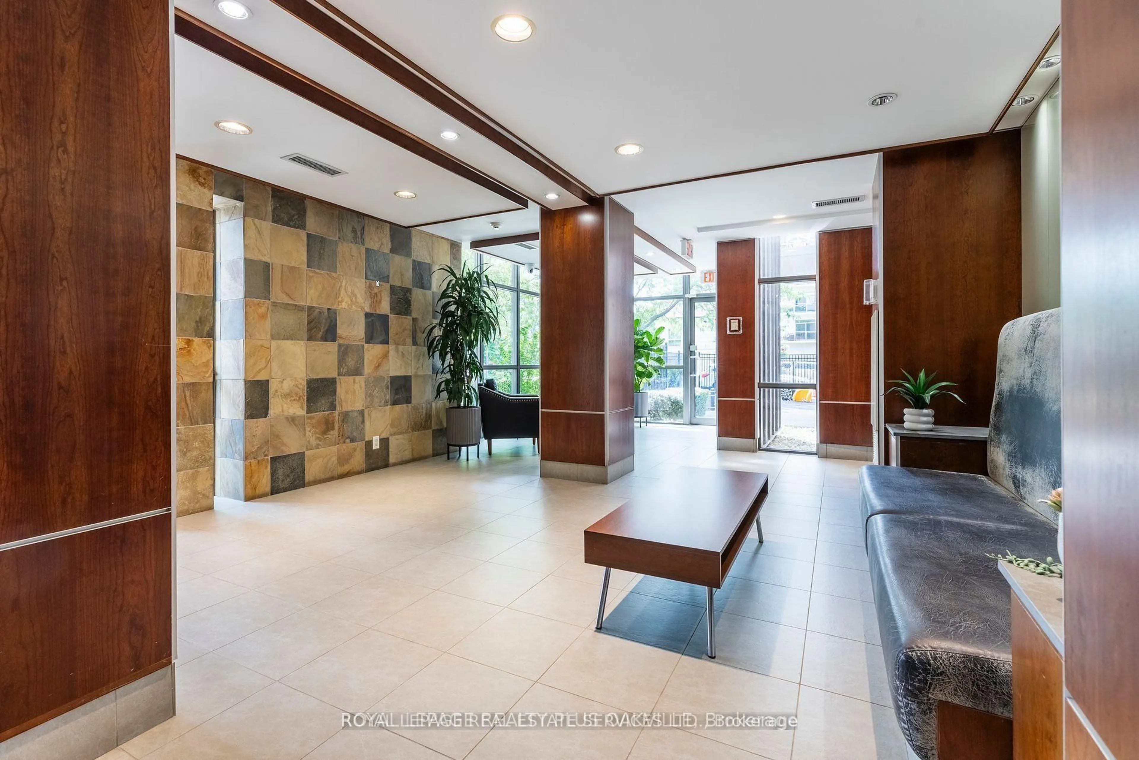 Indoor foyer for 70 Port St #204, Mississauga Ontario L5G 1E8