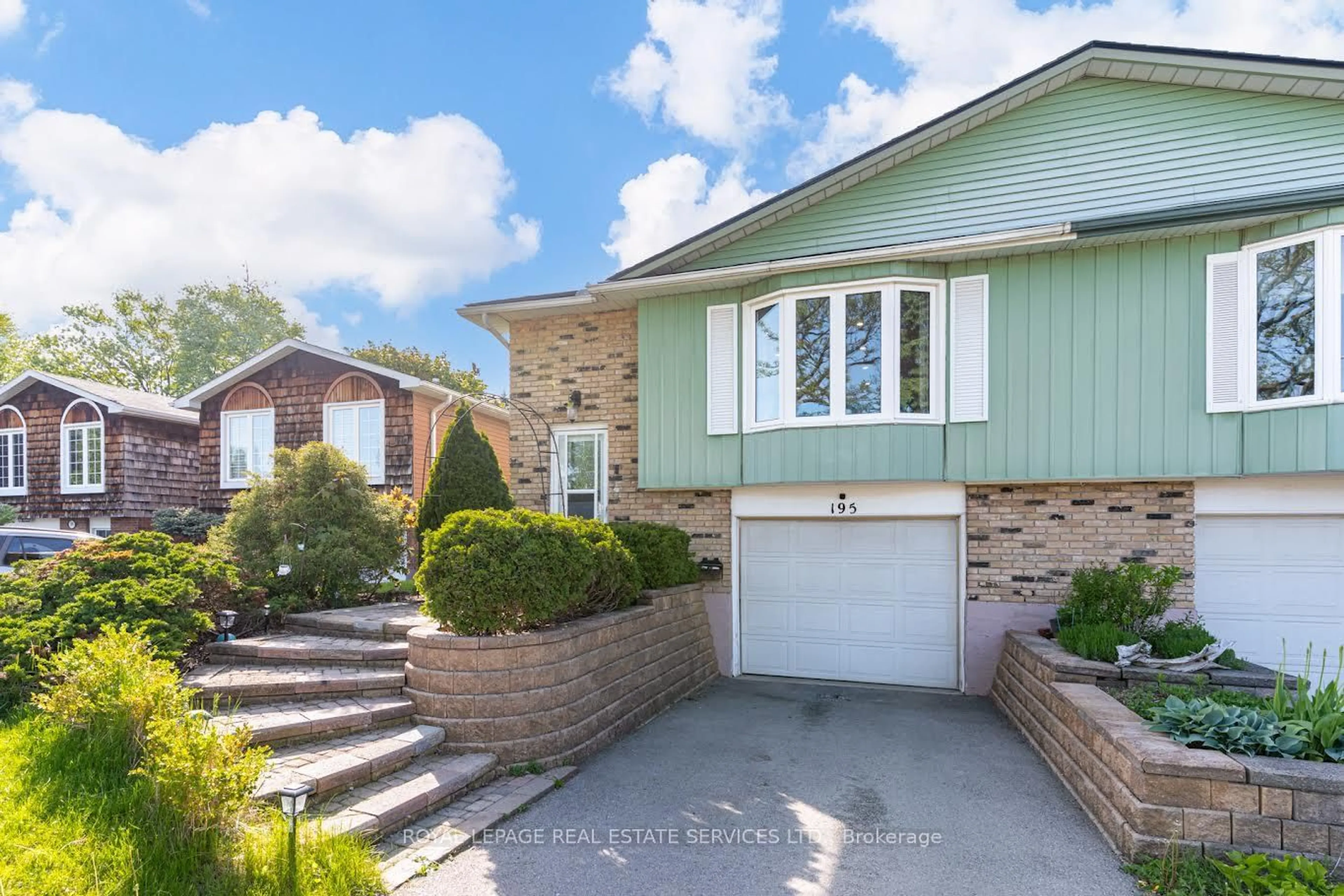 Home with brick exterior material, street for 195 Cullum Crt, Burlington Ontario L7T 4A9