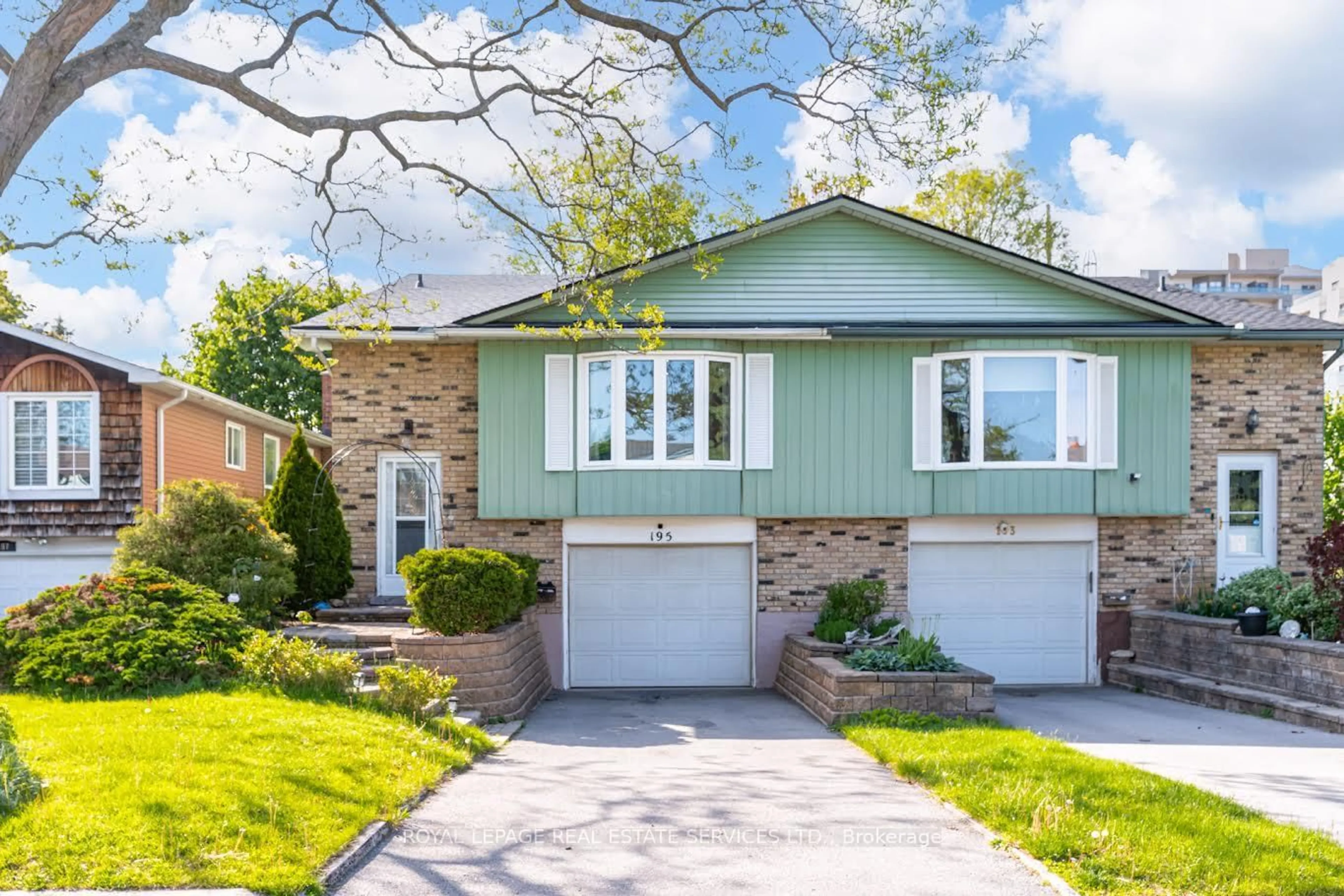 Home with brick exterior material, street for 195 Cullum Crt, Burlington Ontario L7T 4A9