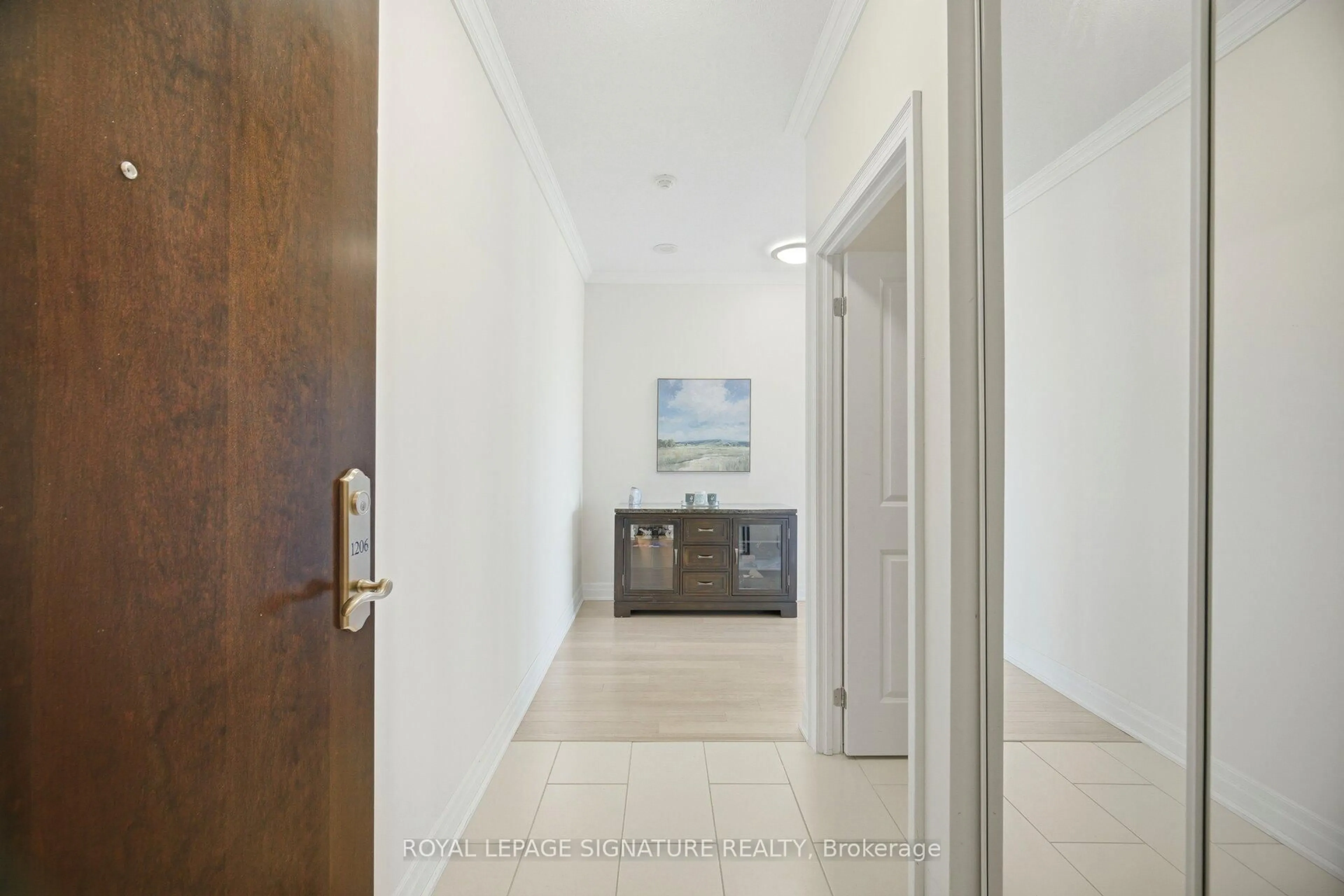 Indoor foyer for 100 John St #1206, Brampton Ontario L6W 0A8