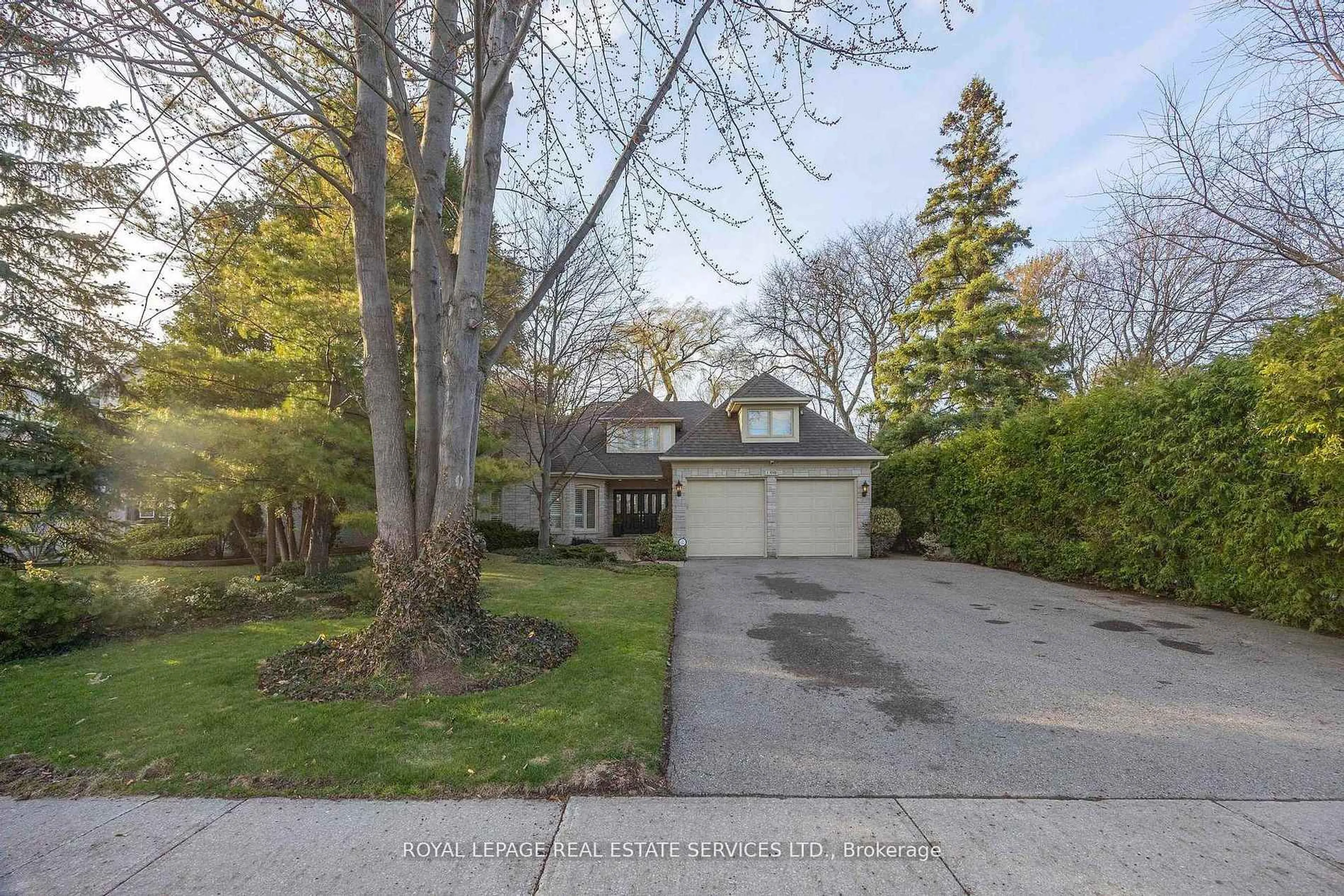 A pic from outside/outdoor area/front of a property/back of a property/a pic from drone, street for 100 Rathburn Rd, Toronto Ontario M9A 1R7
