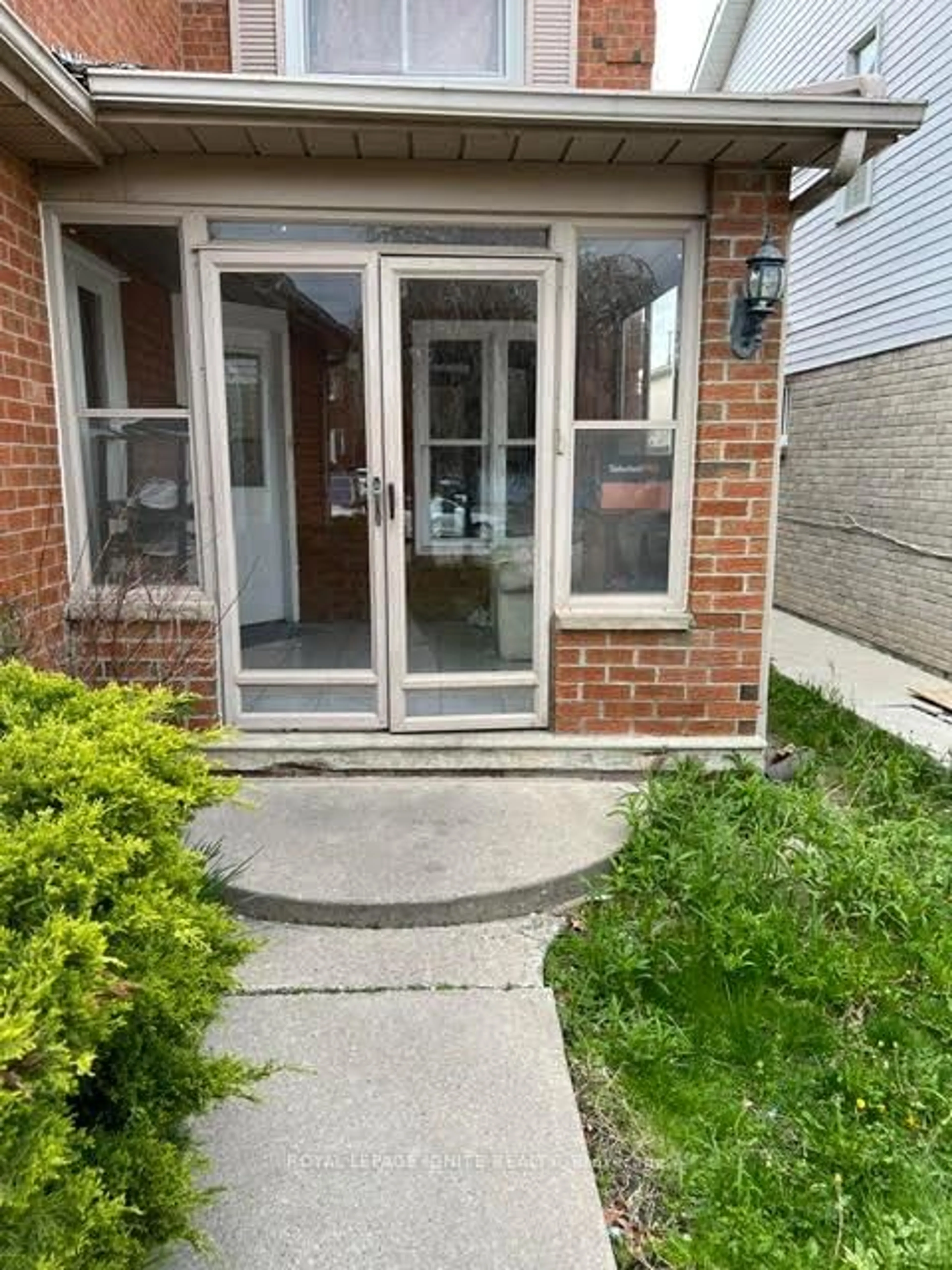 Unknown for 62 Woodside Crt, Brampton Ontario L6Y 3Z2